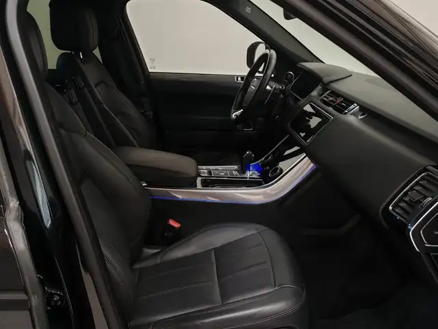 Land Rover Range Rover Sport view 3