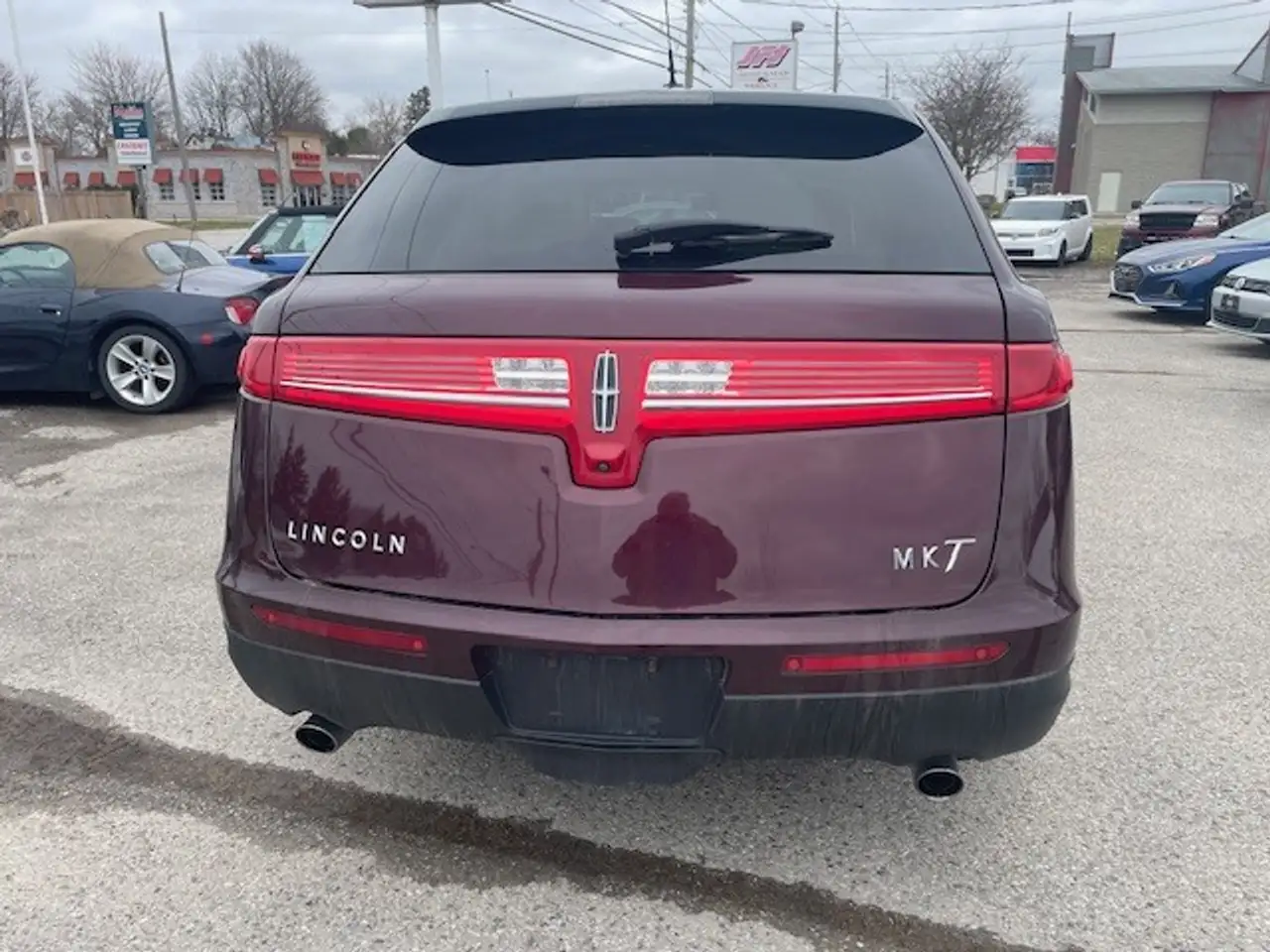 Lincoln MKT снимка Lincoln MKT