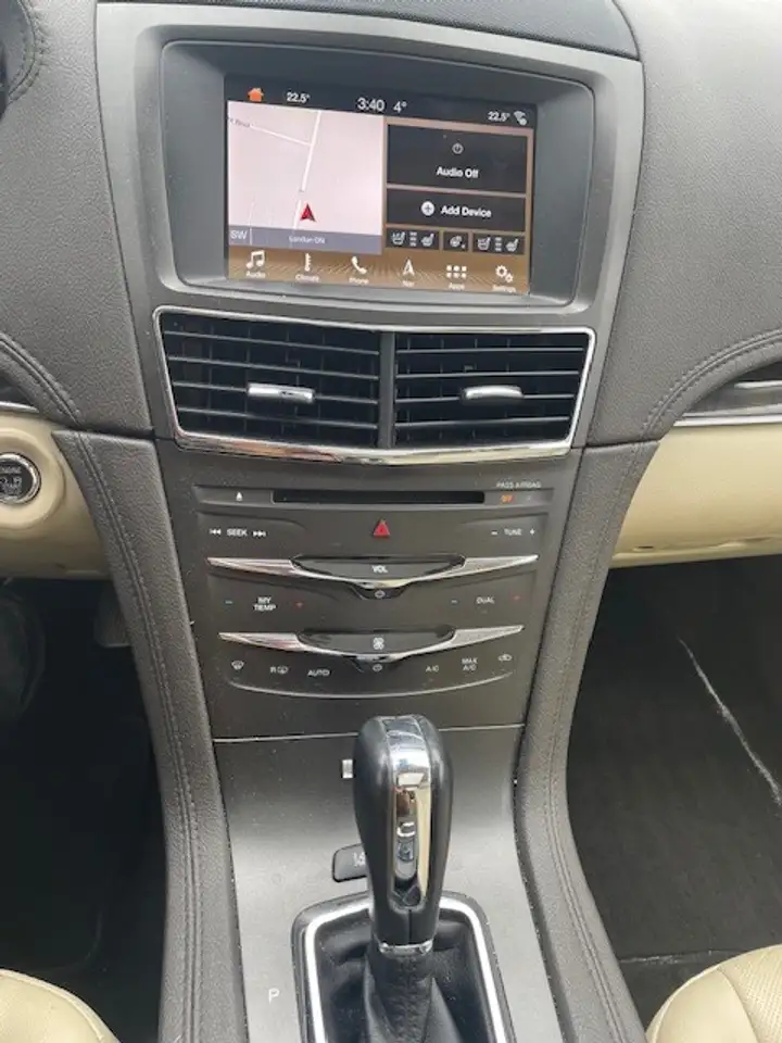 Lincoln MKT снимка Lincoln MKT