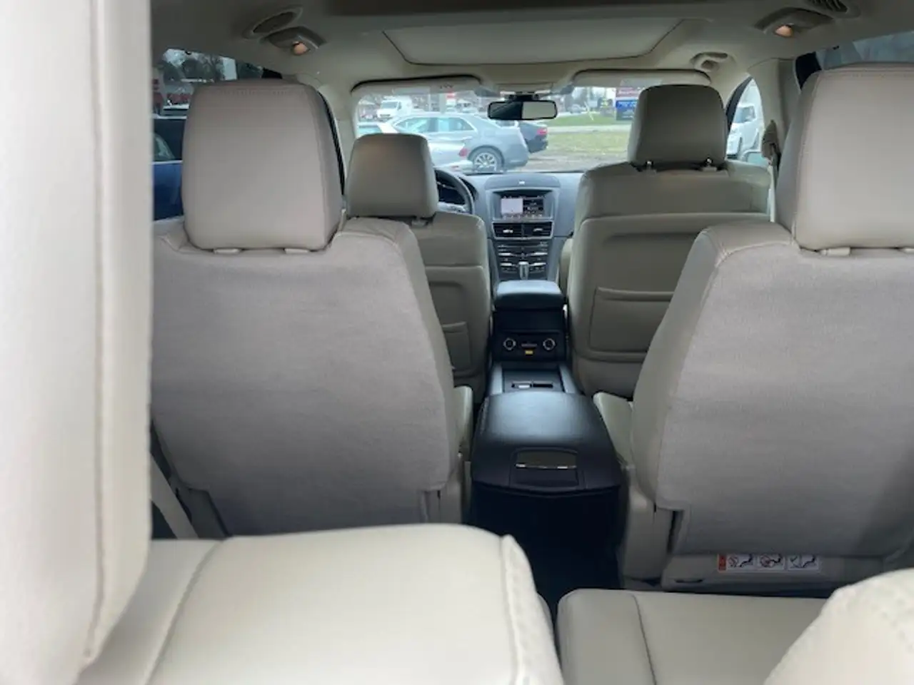 Lincoln MKT снимка Lincoln MKT
