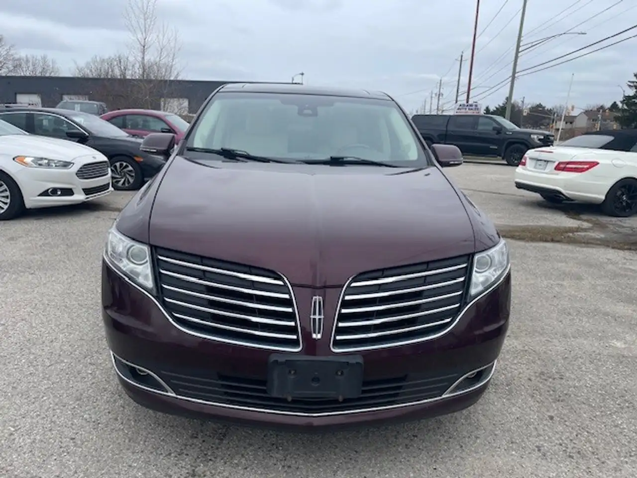 Lincoln MKT снимка Lincoln MKT