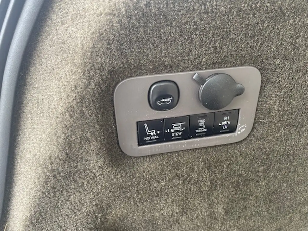 Lincoln MKT снимка Lincoln MKT