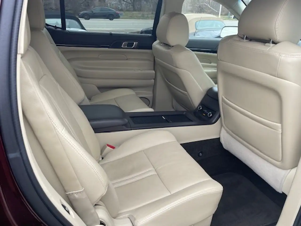 Lincoln MKT снимка Lincoln MKT
