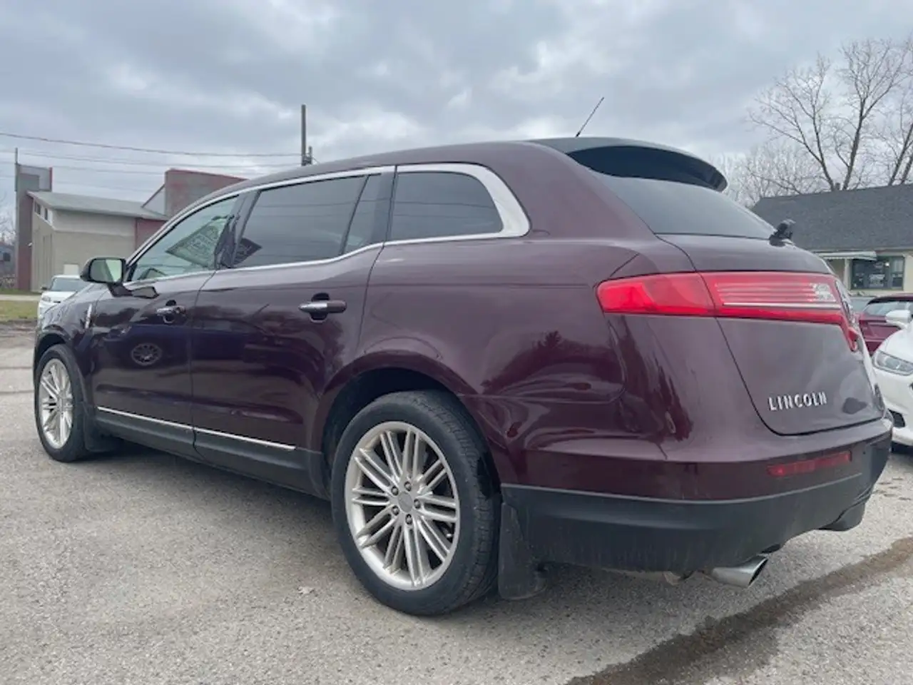Lincoln MKT снимка Lincoln MKT