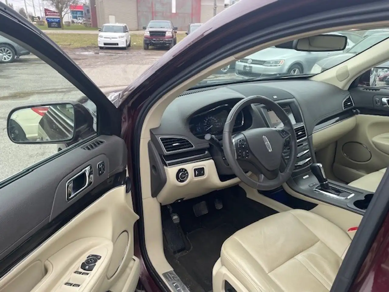 Lincoln MKT снимка Lincoln MKT