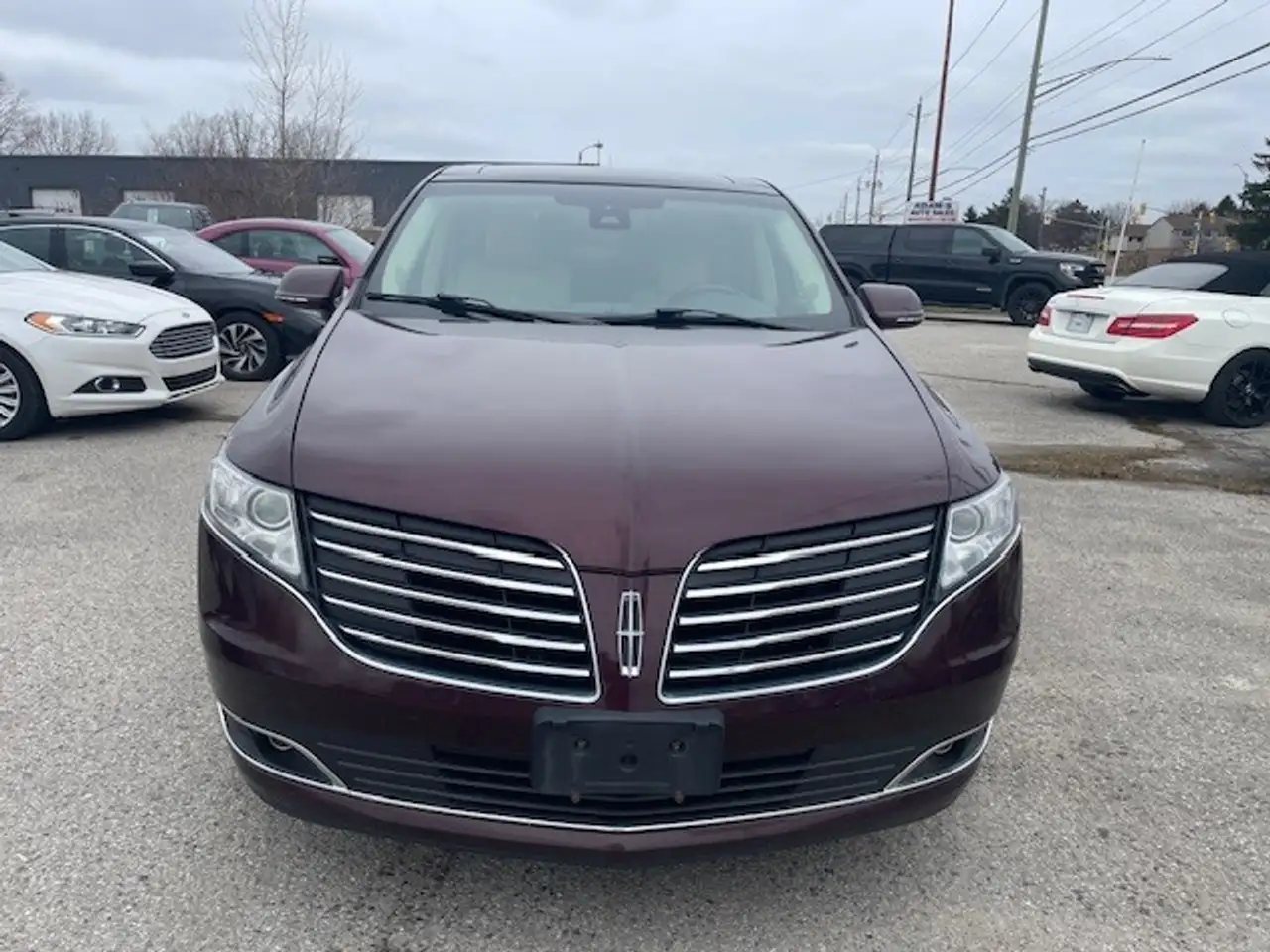 Lincoln MKT снимка Lincoln MKT