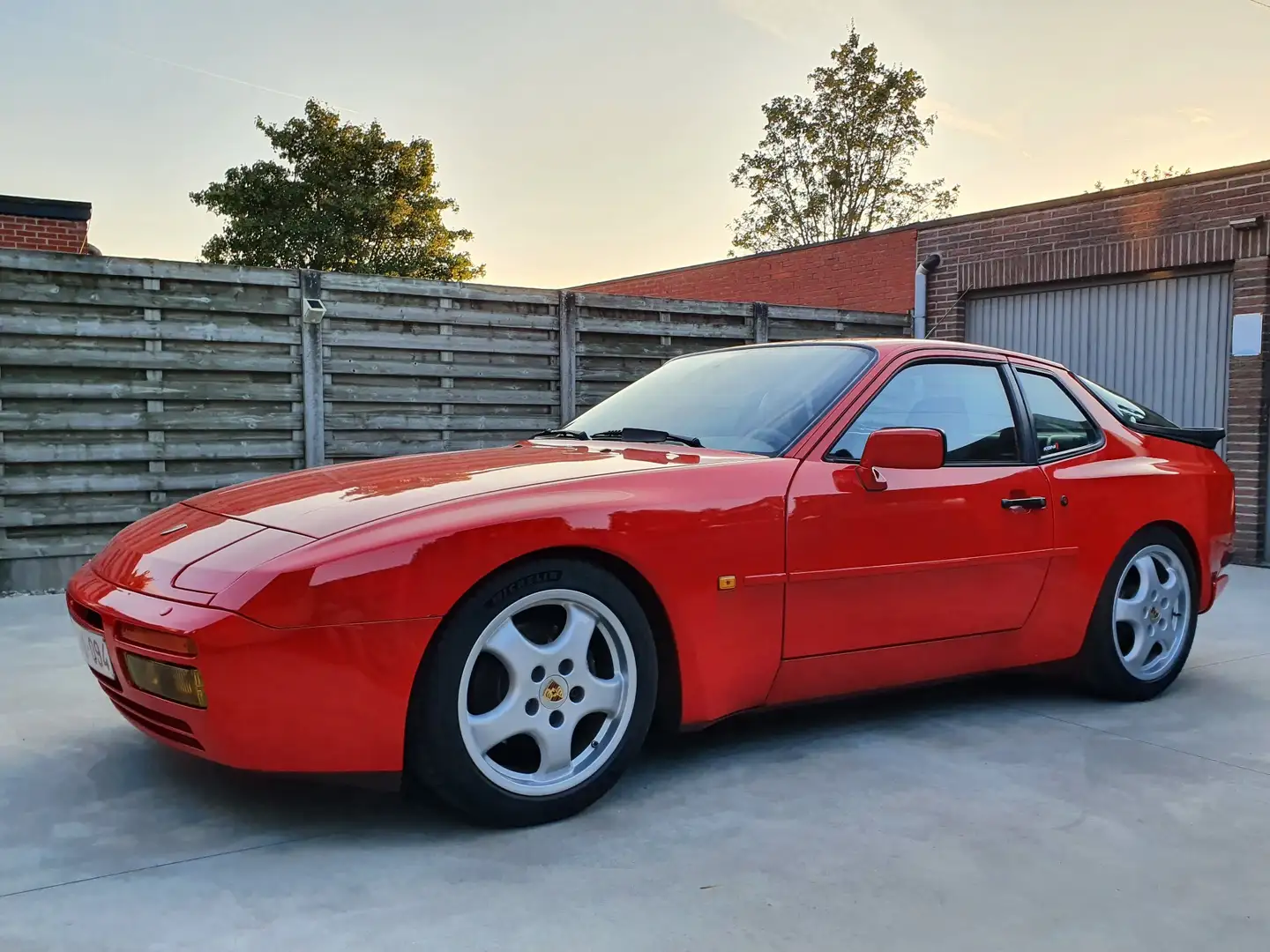 Porsche 944 Turbo - 1