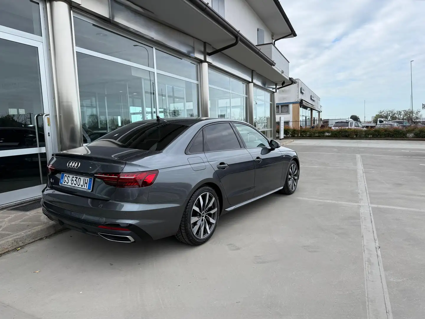 Audi A4 Berlina 30 2.0 tdi S line edition 136cv s-tronic Grigio - 1
