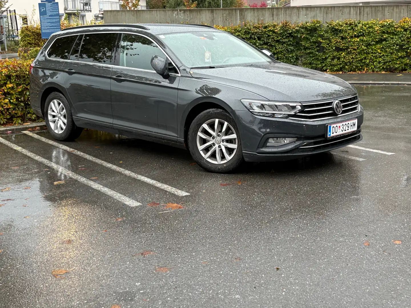 Volkswagen Passat Variant Passat Variant Business 2,0 SCR TDI DSG Business Grau - 1