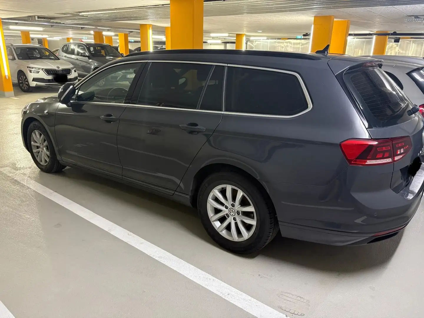 Volkswagen Passat Variant Passat Variant Business 2,0 SCR TDI DSG Business Grau - 2