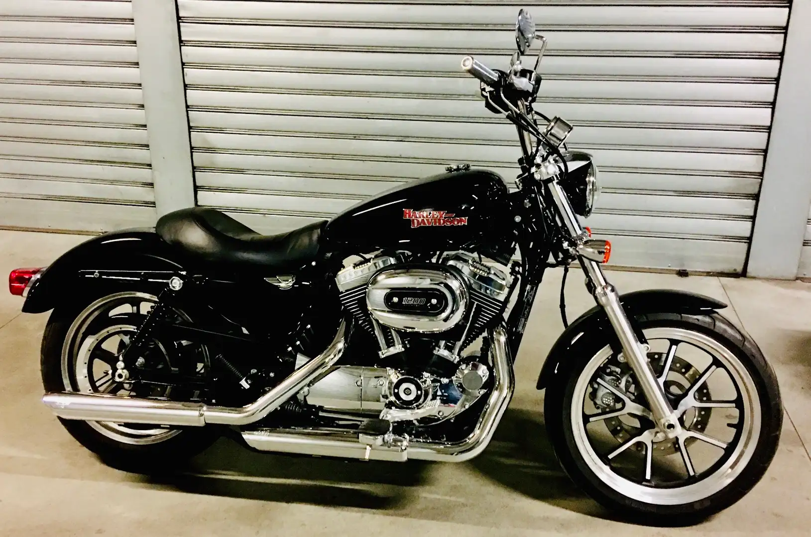 Harley-Davidson Superlow Negro - 1