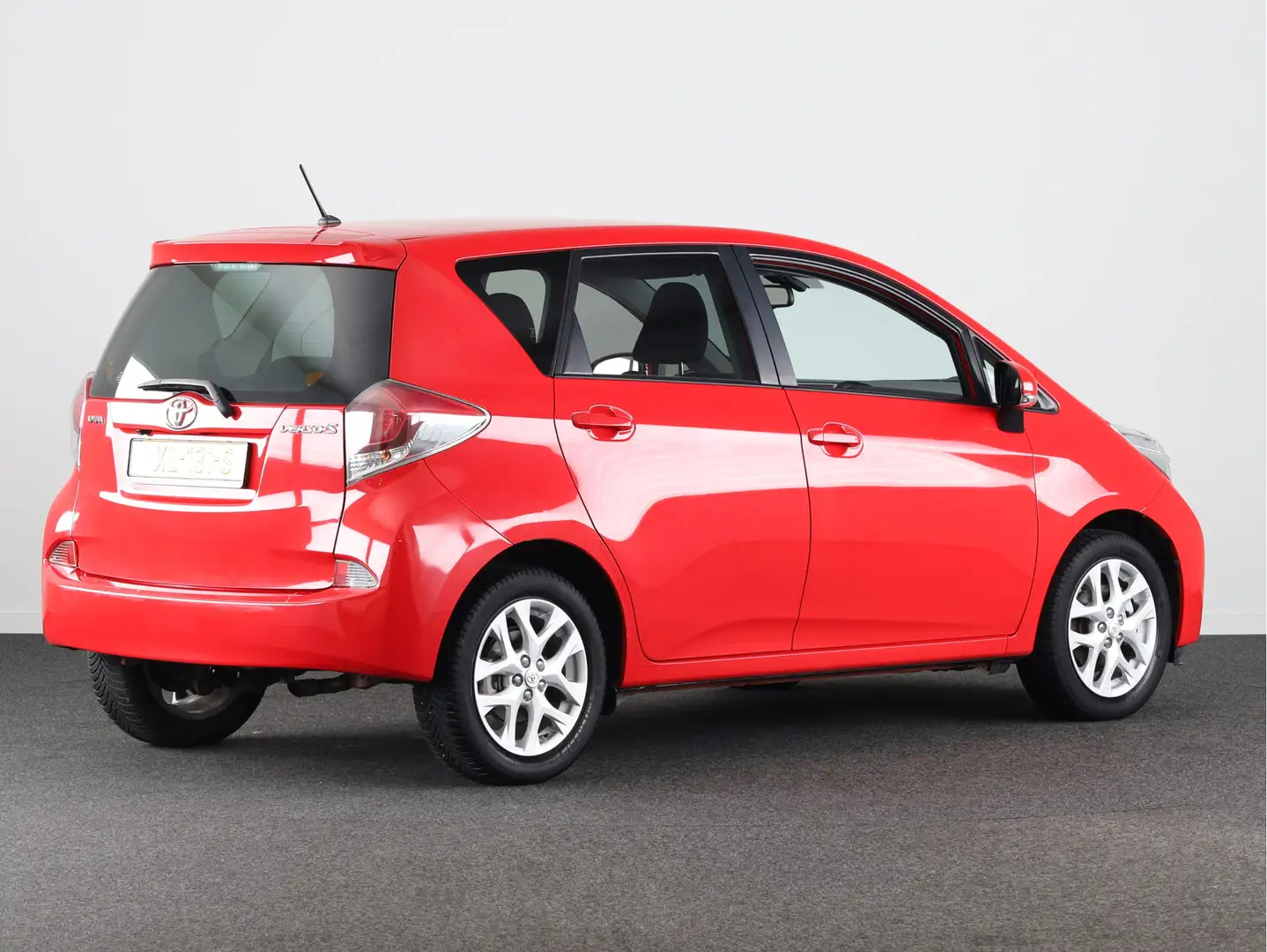 Toyota Verso-S 1.3 VVT-i Aspiration | Navigatie | Parkeercamera | Rouge - 2