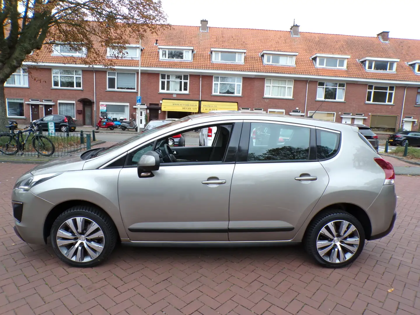 Peugeot 3008 1.2 PureTech Active n.a.p aanwezig 2e eigenaar Grijs - 2