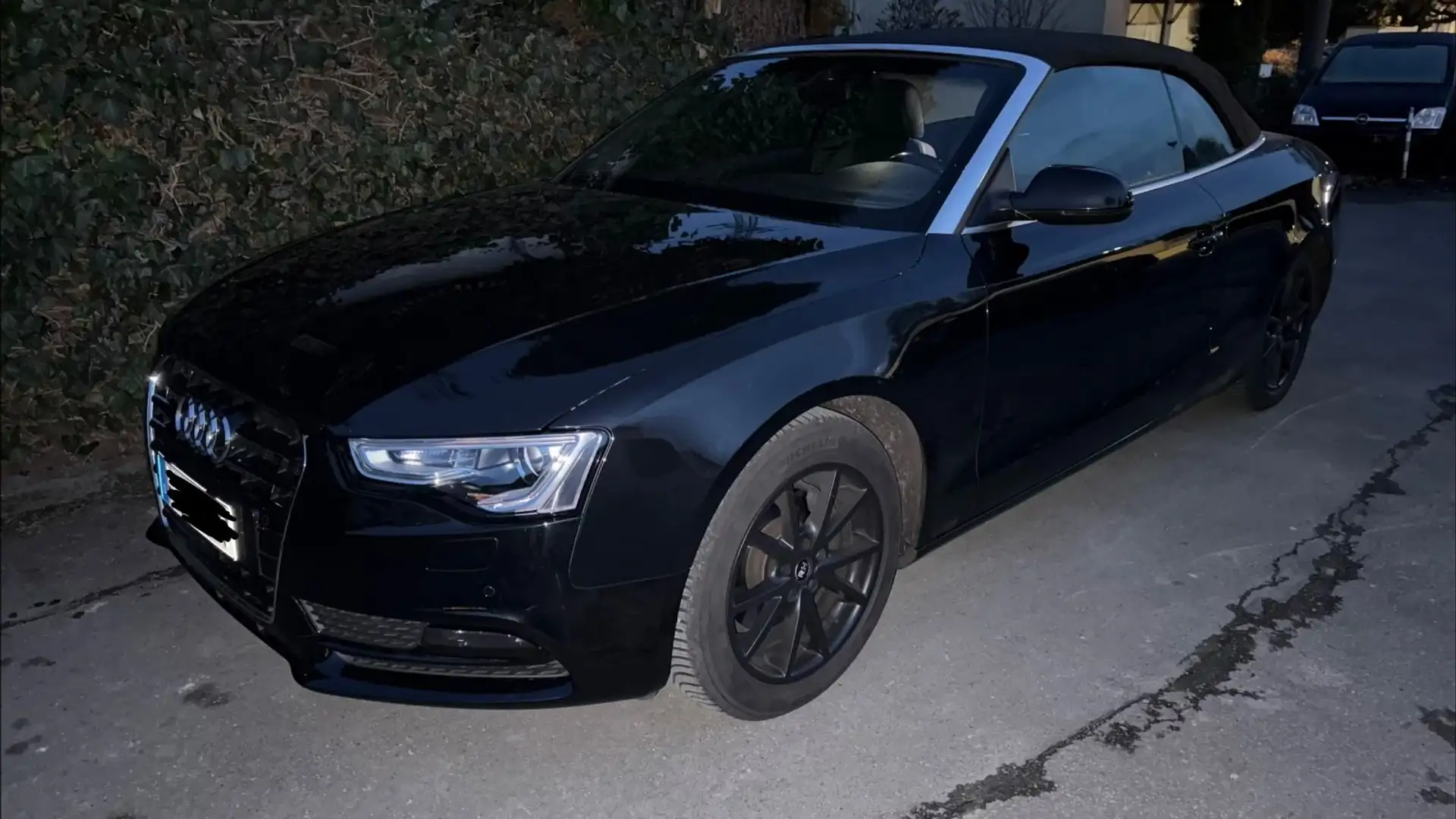 Audi A5 Cabriolet 2.0 TDI Schwarz - 1