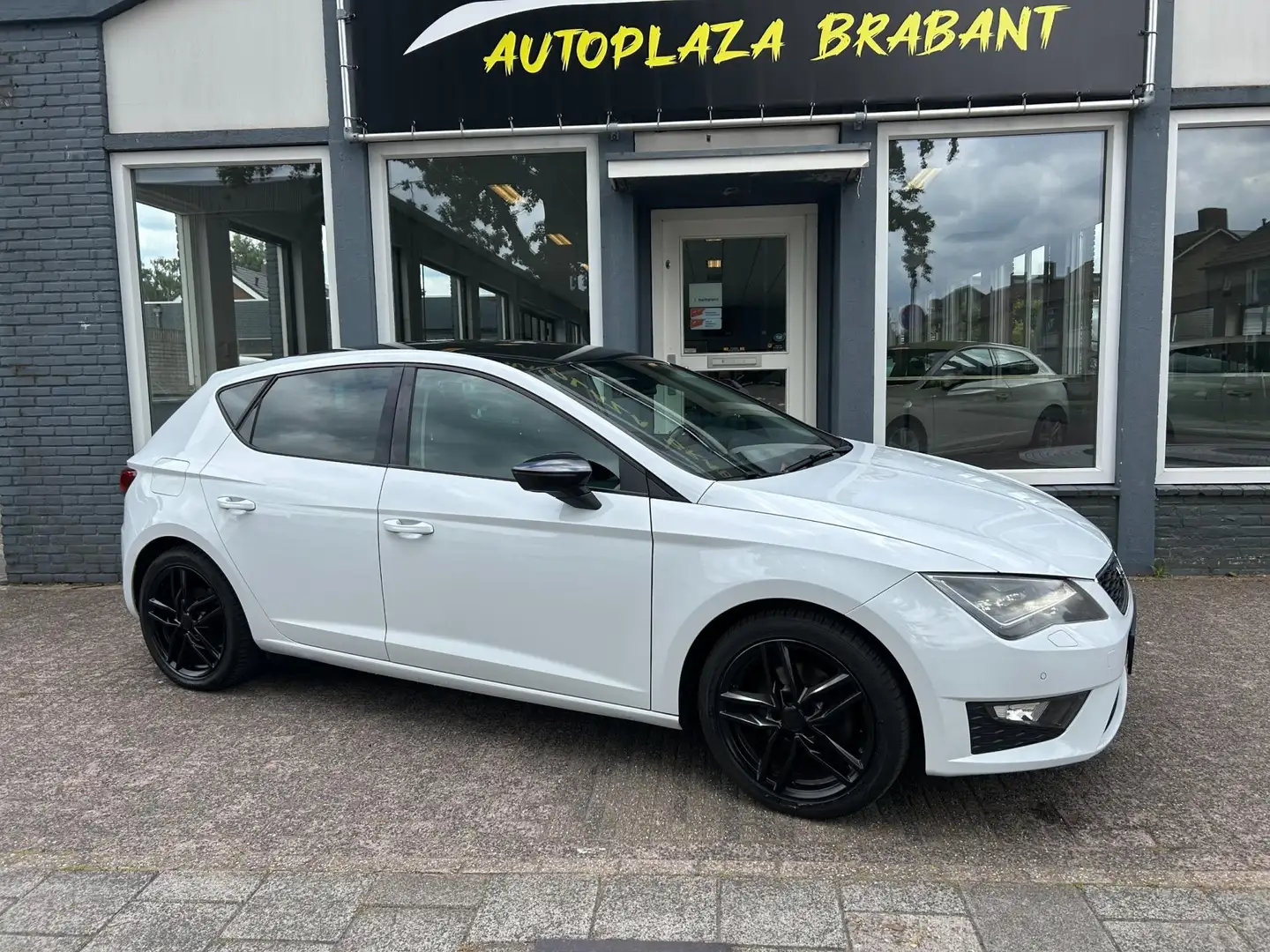 SEAT Leon 1.4 TSI FR / NAVI / XENON / PDC / STOELVW Wit - 2