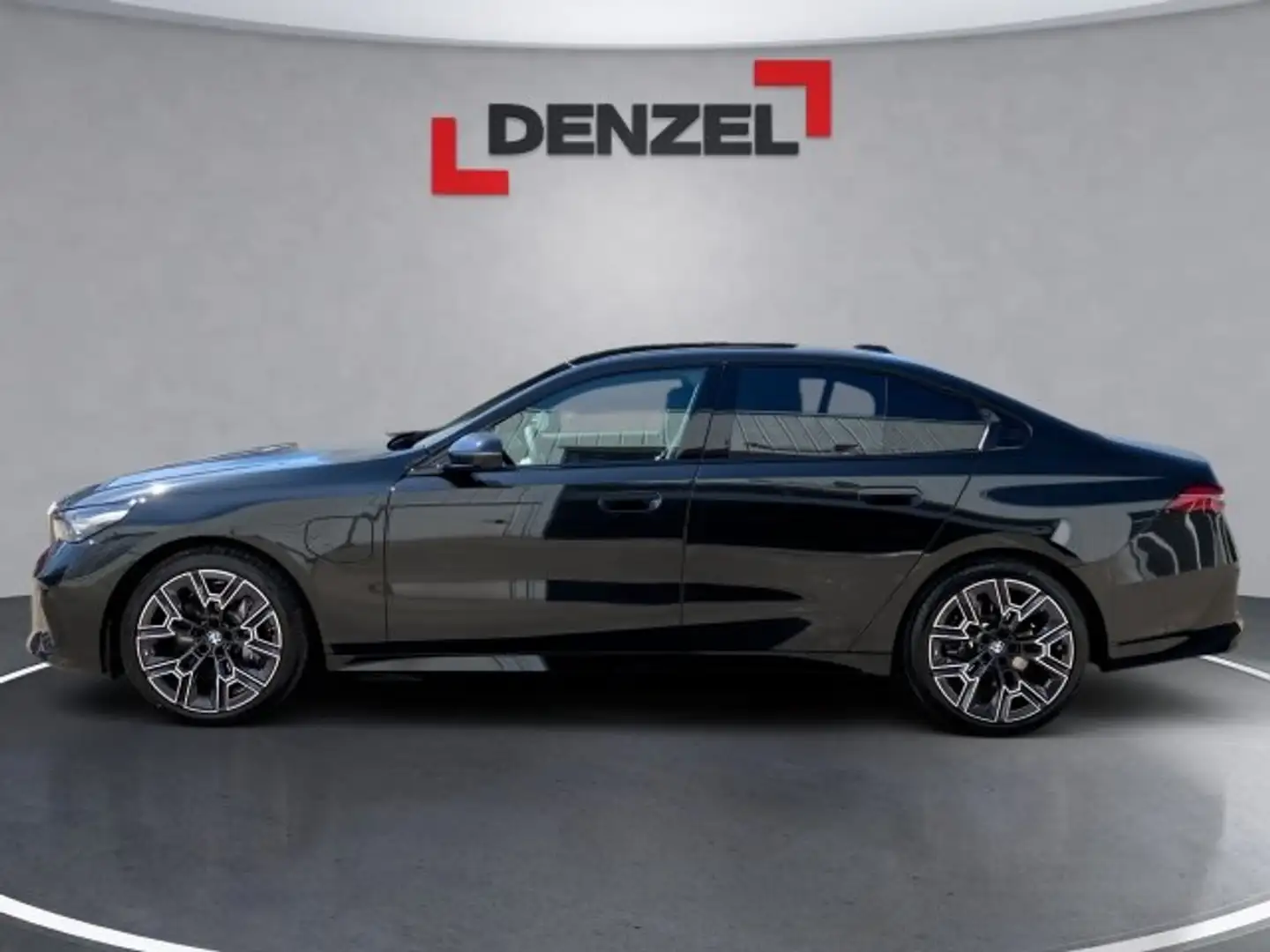 BMW 550 e xDrive Limousine G60 XB1 Schwarz - 2