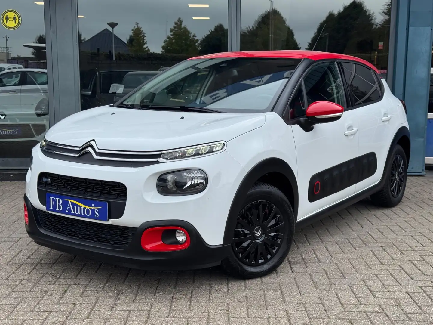 Citroen C3 1.2 PureTech Shine AIrco Navi Cruise Weiß - 1