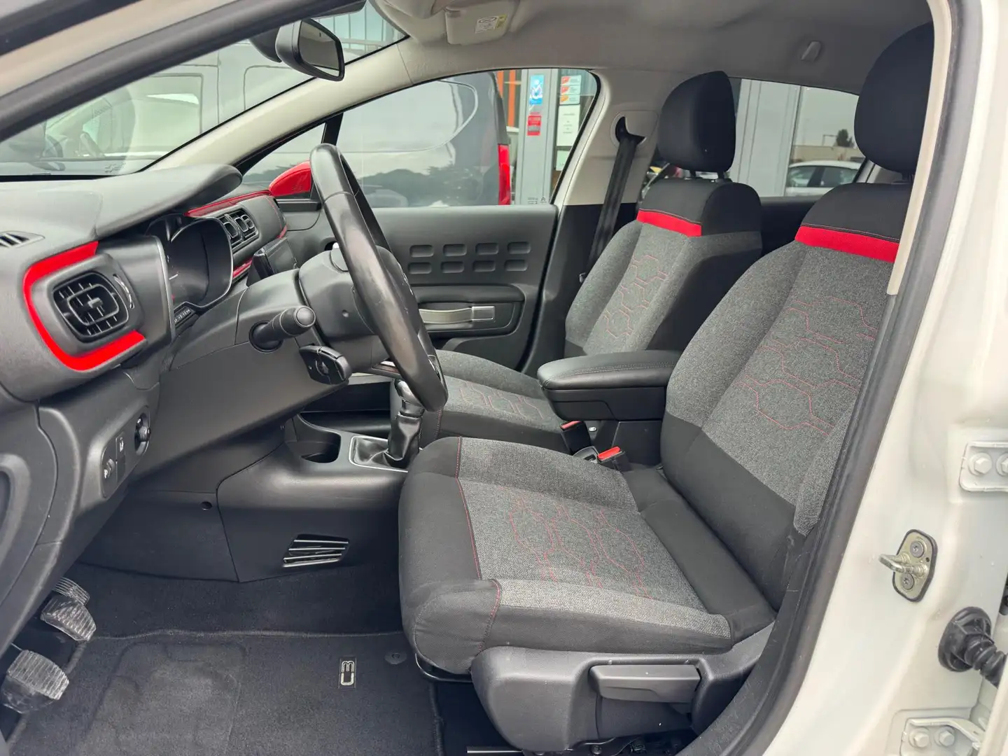 Citroen C3 1.2 PureTech Shine AIrco Navi Cruise Weiß - 2