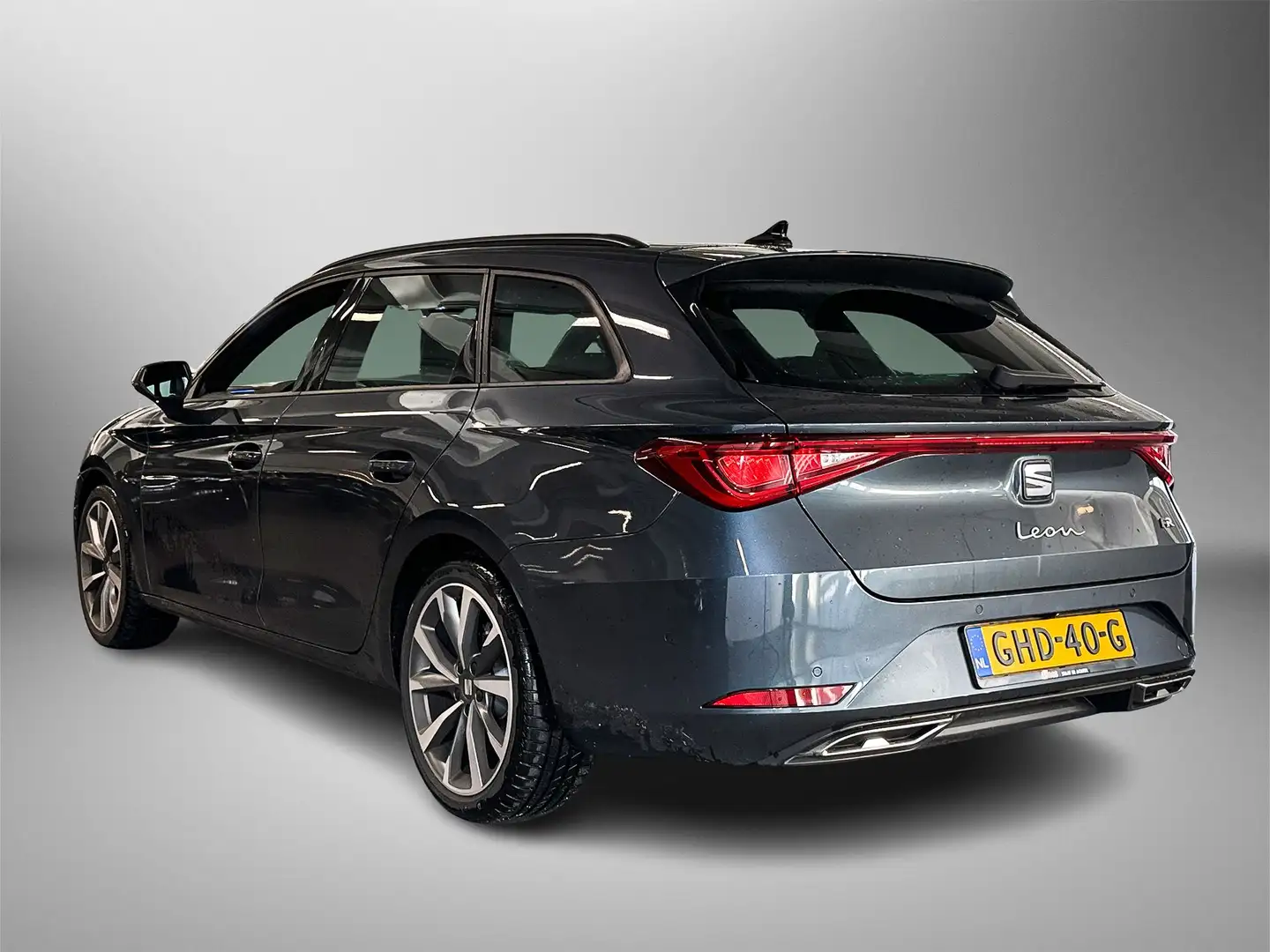 SEAT Leon Sportstourer 1.0 110pk eTSI FR Business Intense | Grigio - 2