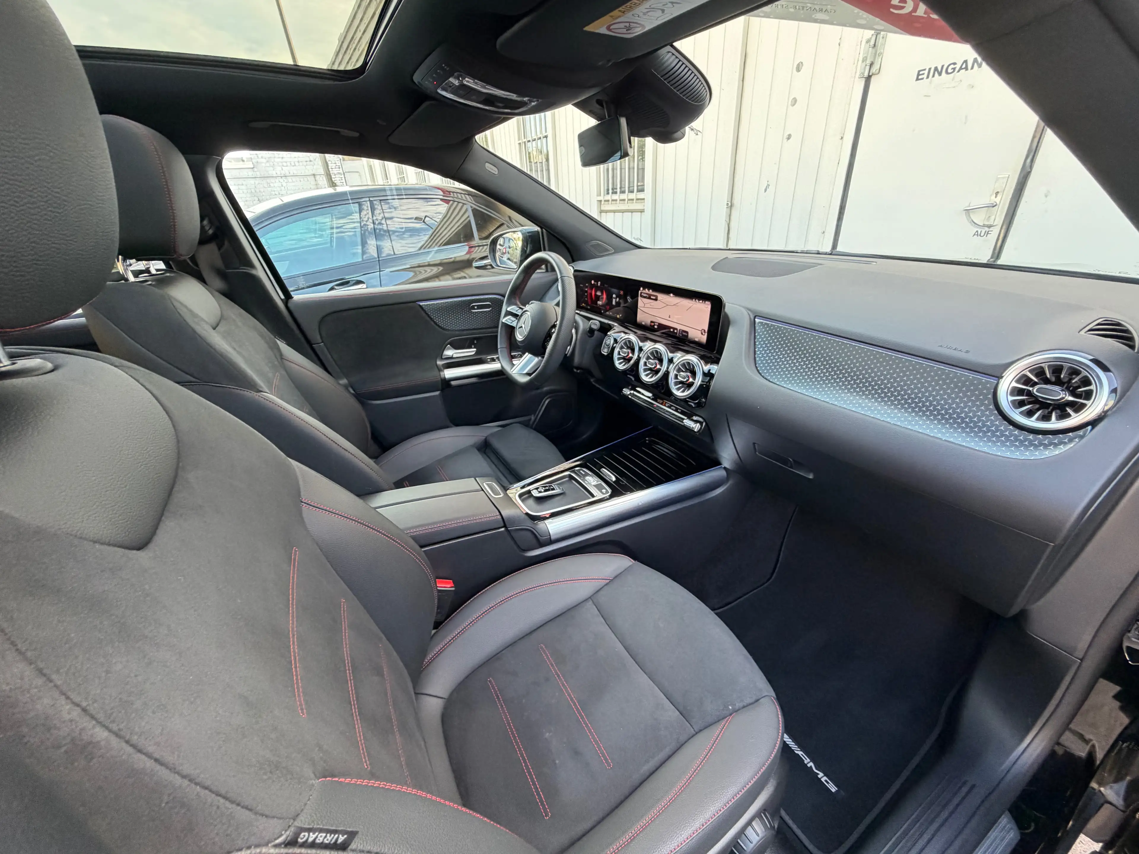 Mercedes-Benz GLA 180 GLA200 AMG Restyling_Panorama_360°_KeylessEntry_Distronic_NightPaket — photo 15