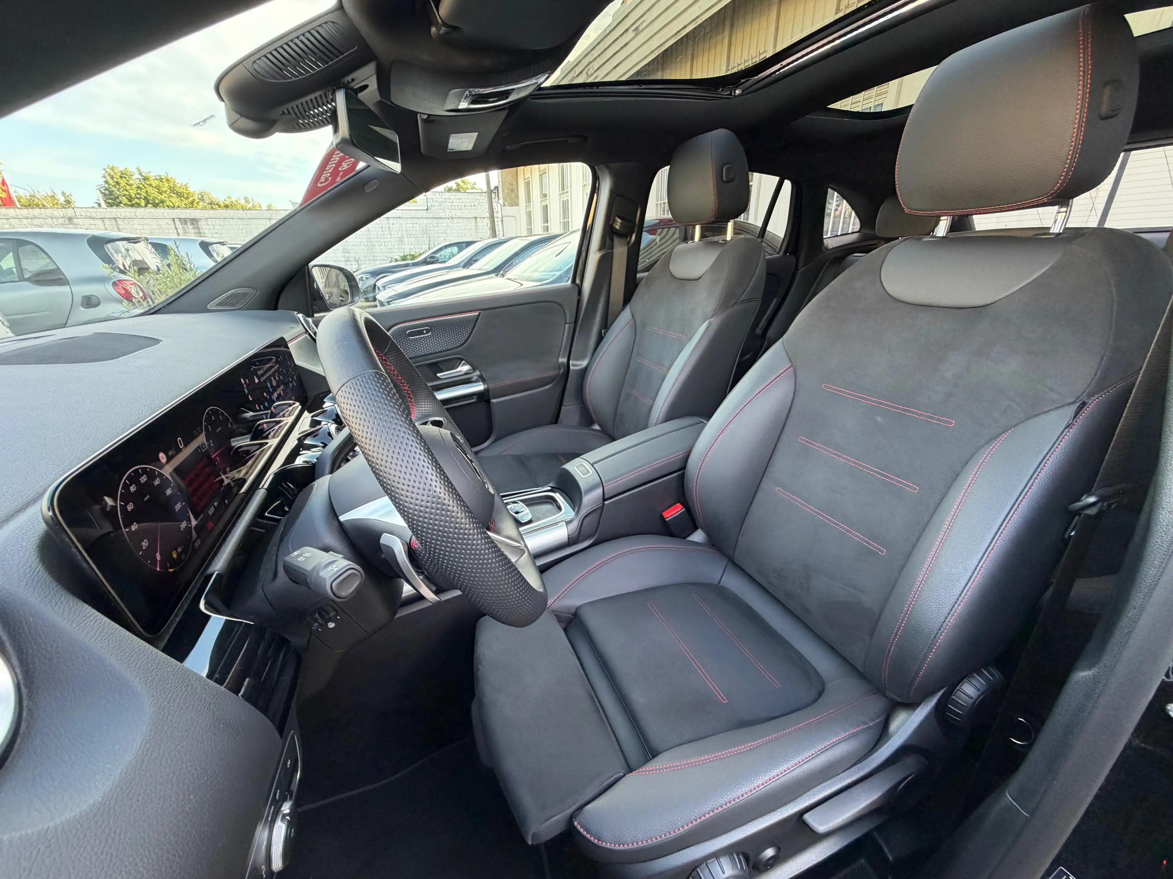 Mercedes-Benz GLA 180 GLA200 AMG Restyling_Panorama_360°_KeylessEntry_Distronic_NightPaket — photo 10