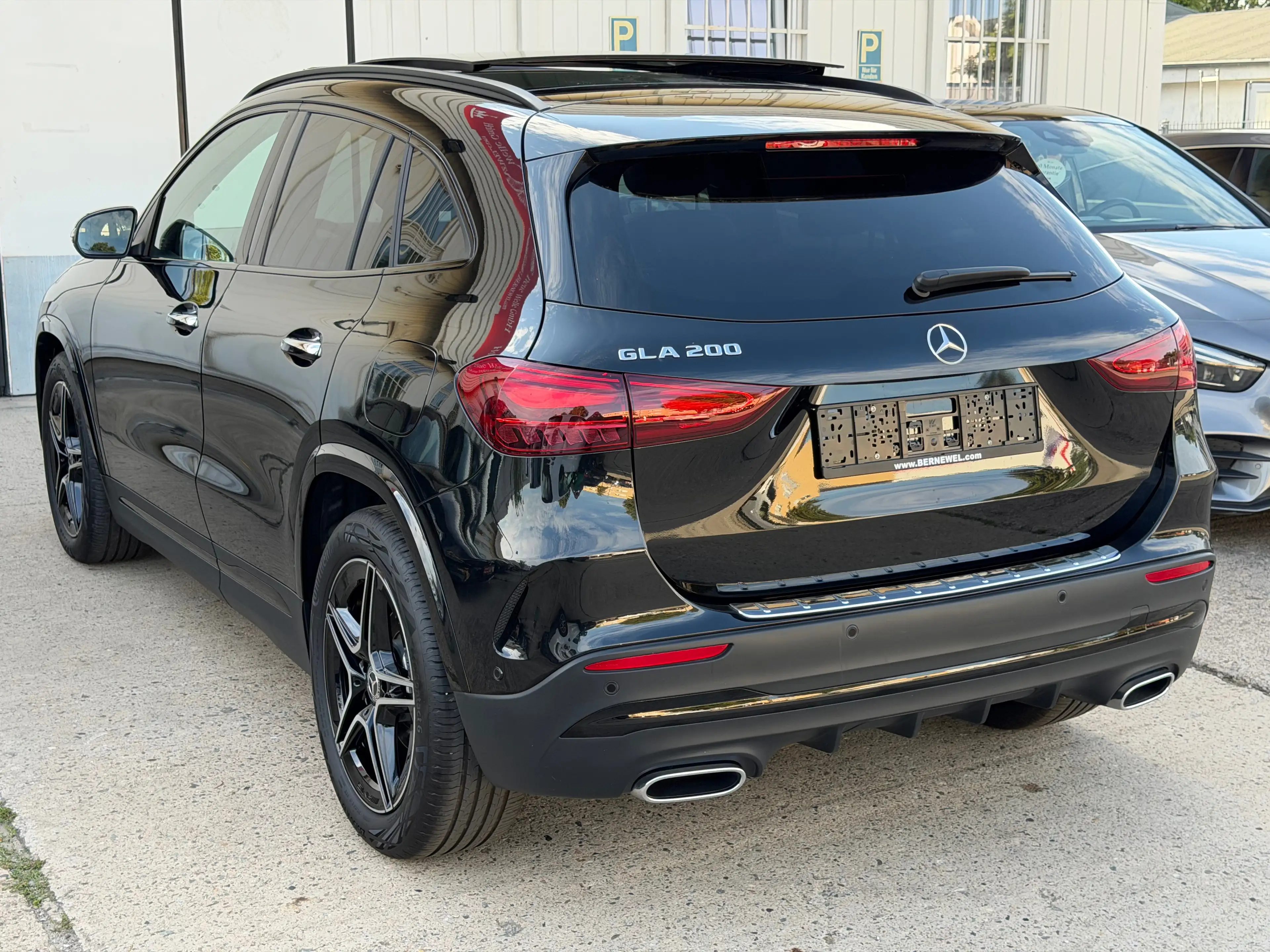 Mercedes-Benz GLA 180 GLA200 AMG Restyling_Panorama_360°_KeylessEntry_Distronic_NightPaket — photo 3