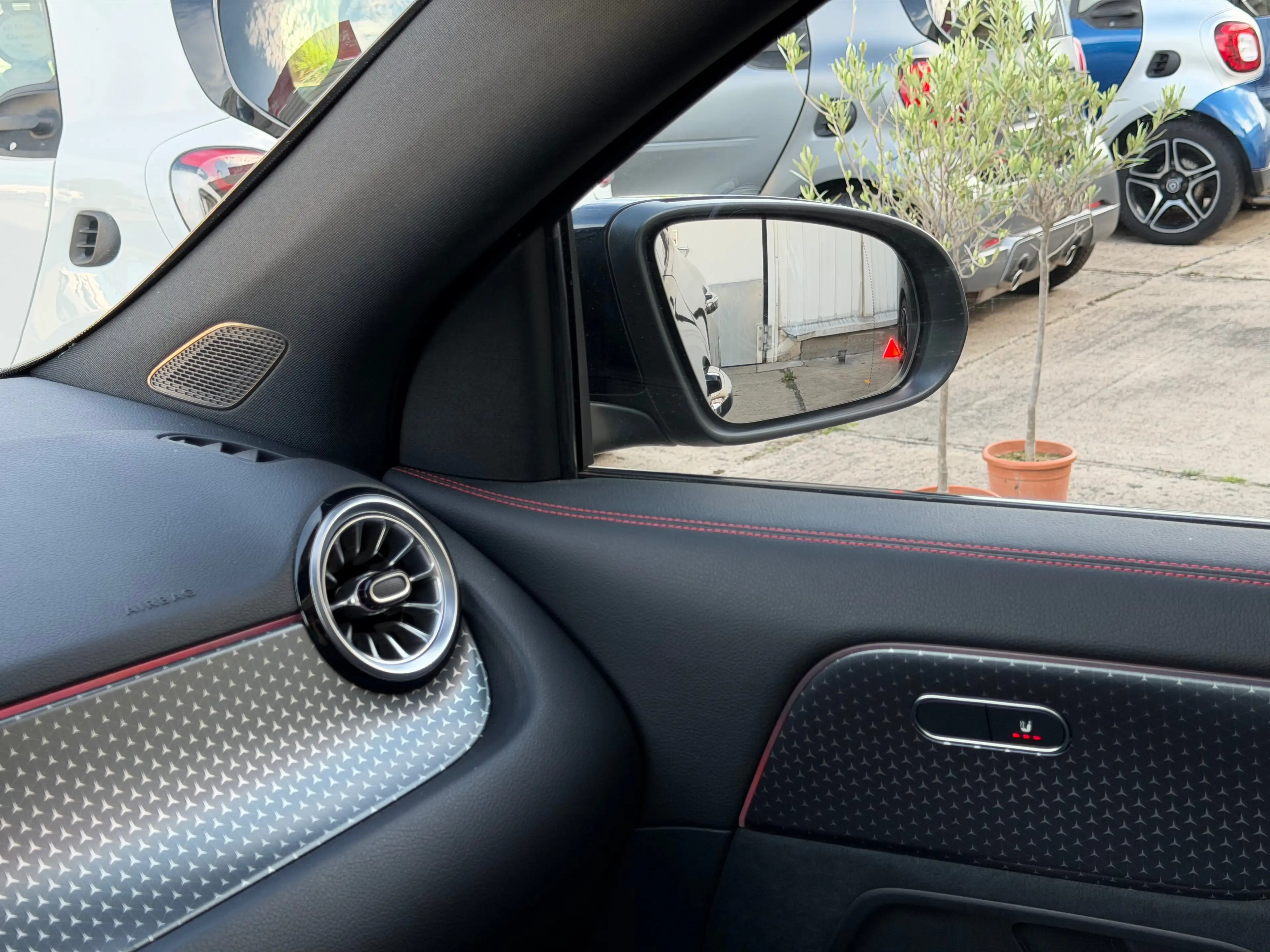 Mercedes-Benz GLA 180 GLA200 AMG Restyling_Panorama_360°_KeylessEntry_Distronic_NightPaket — photo 14