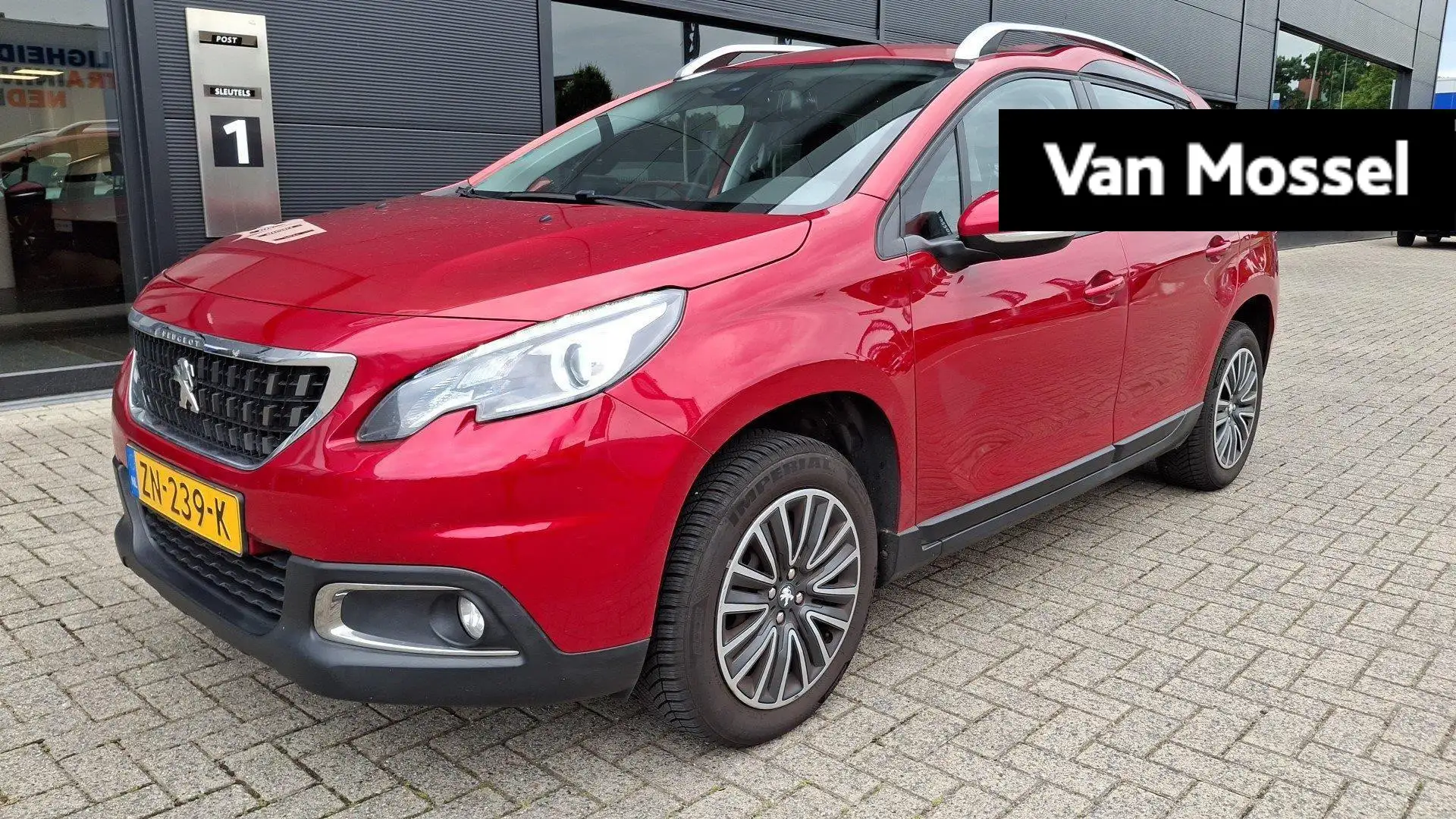 Peugeot 2008 1.2 PureTech Blue Lion Rood - 1