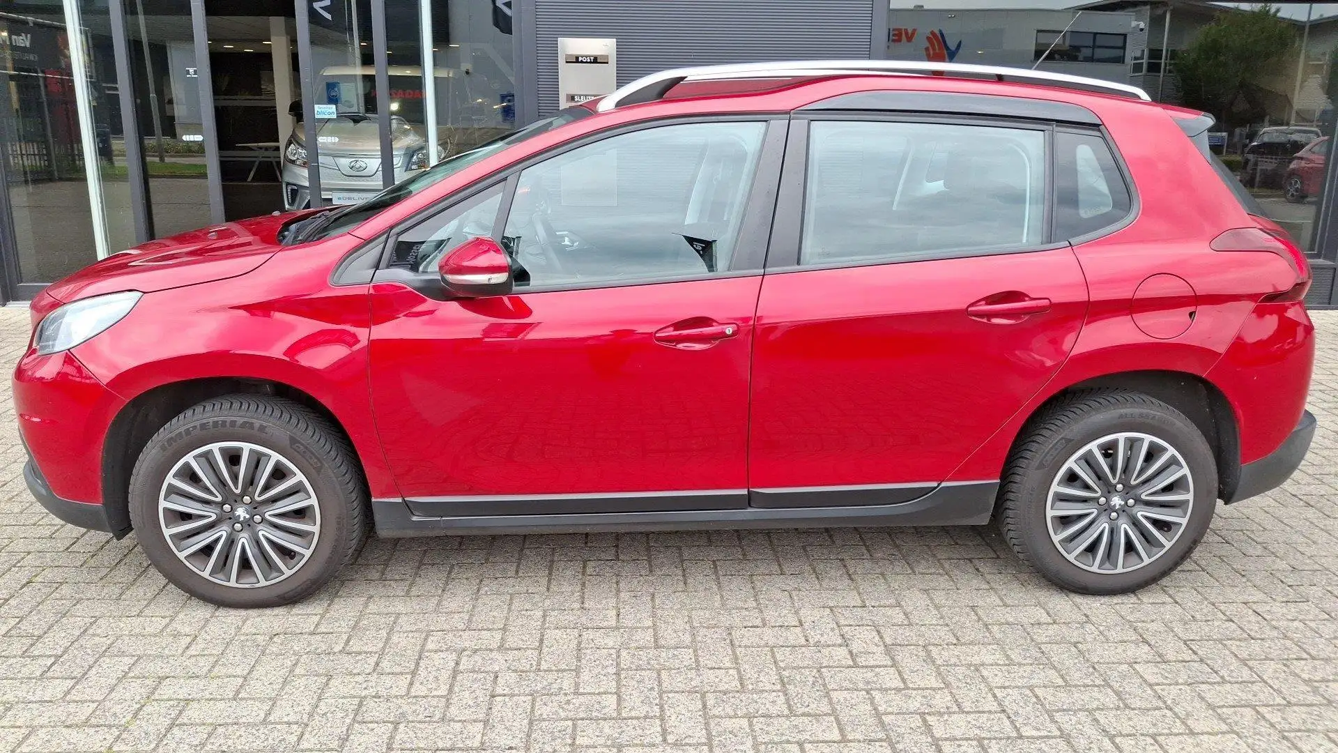 Peugeot 2008 1.2 PureTech Blue Lion Rood - 2