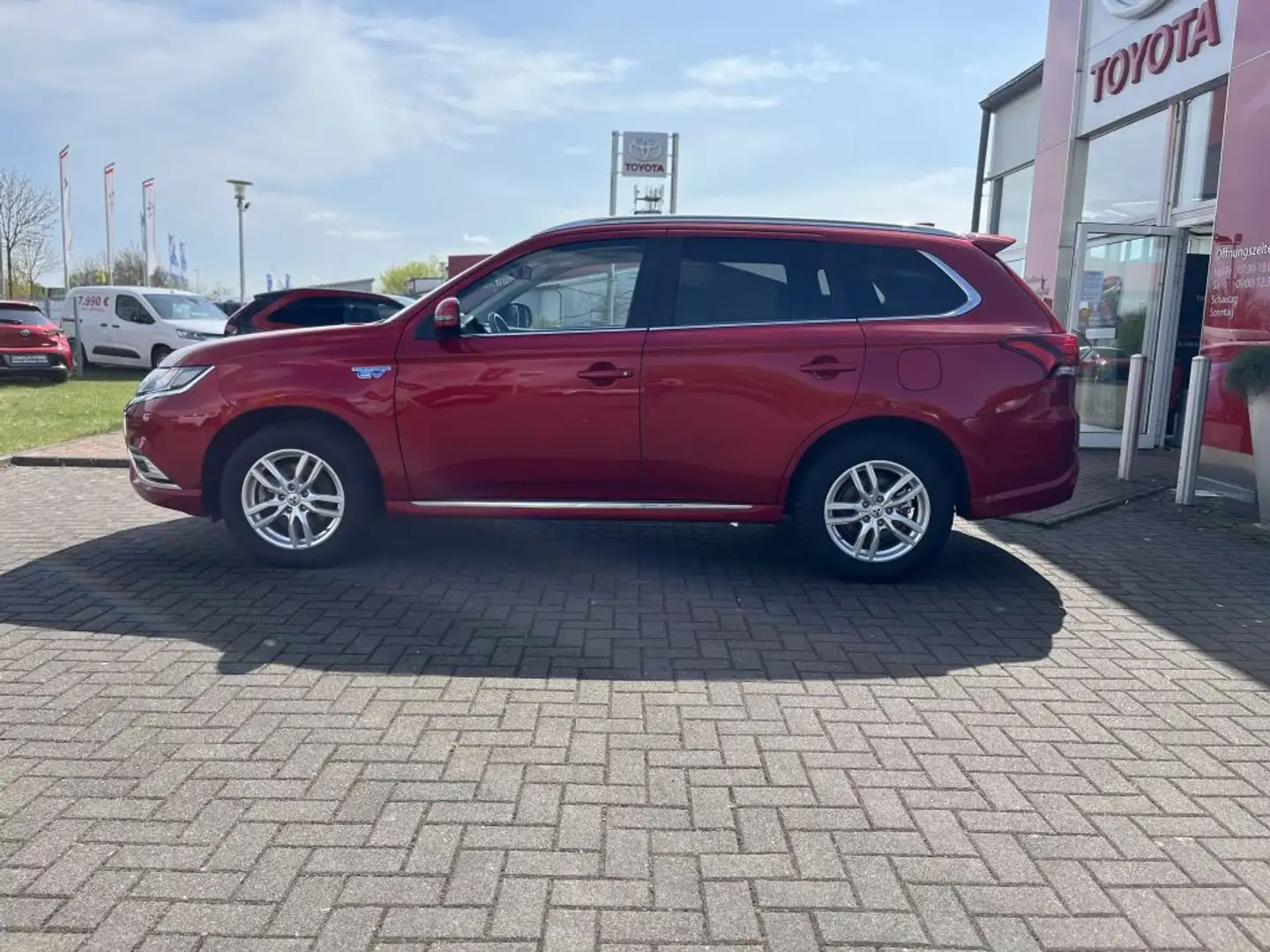 Mitsubishi Outlander 2.4 4WD Plug-In Hybrid Diamant Красный - 2