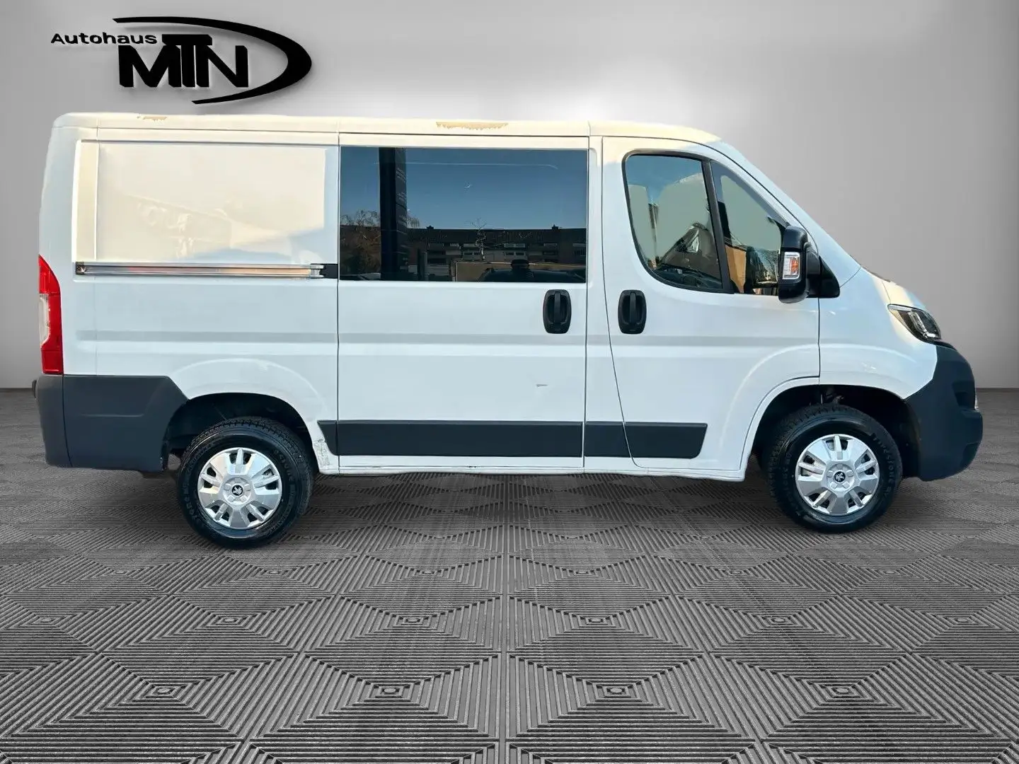 Peugeot Boxer Kasten H1+L1 3Stz R.Kamera Navi St.heizung Alb - 2