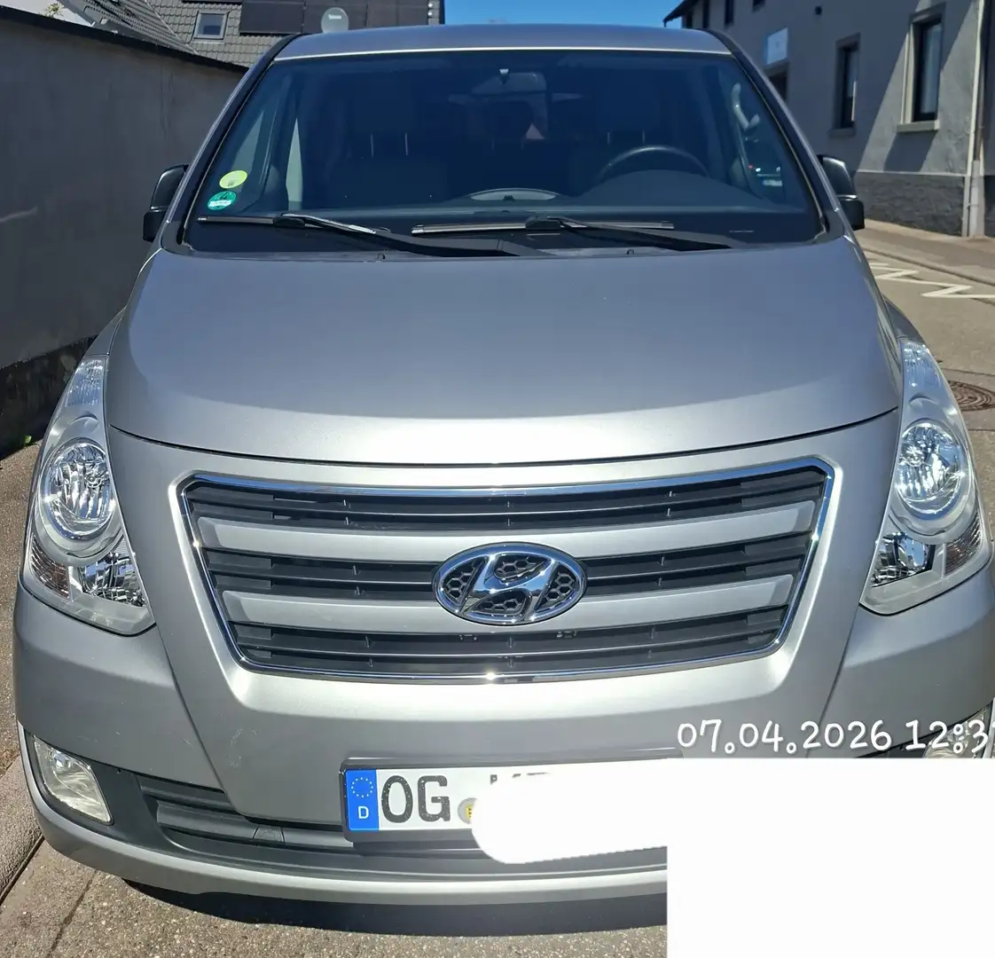 Hyundai H-1 2.5 CRDi Travel Trend Silber - 1