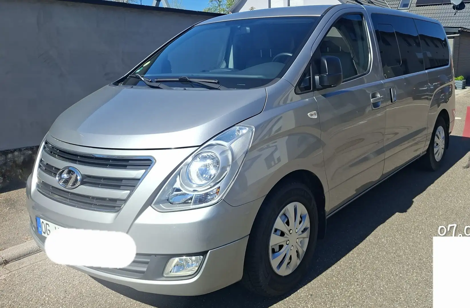 Hyundai H-1 2.5 CRDi Travel Trend Silber - 2
