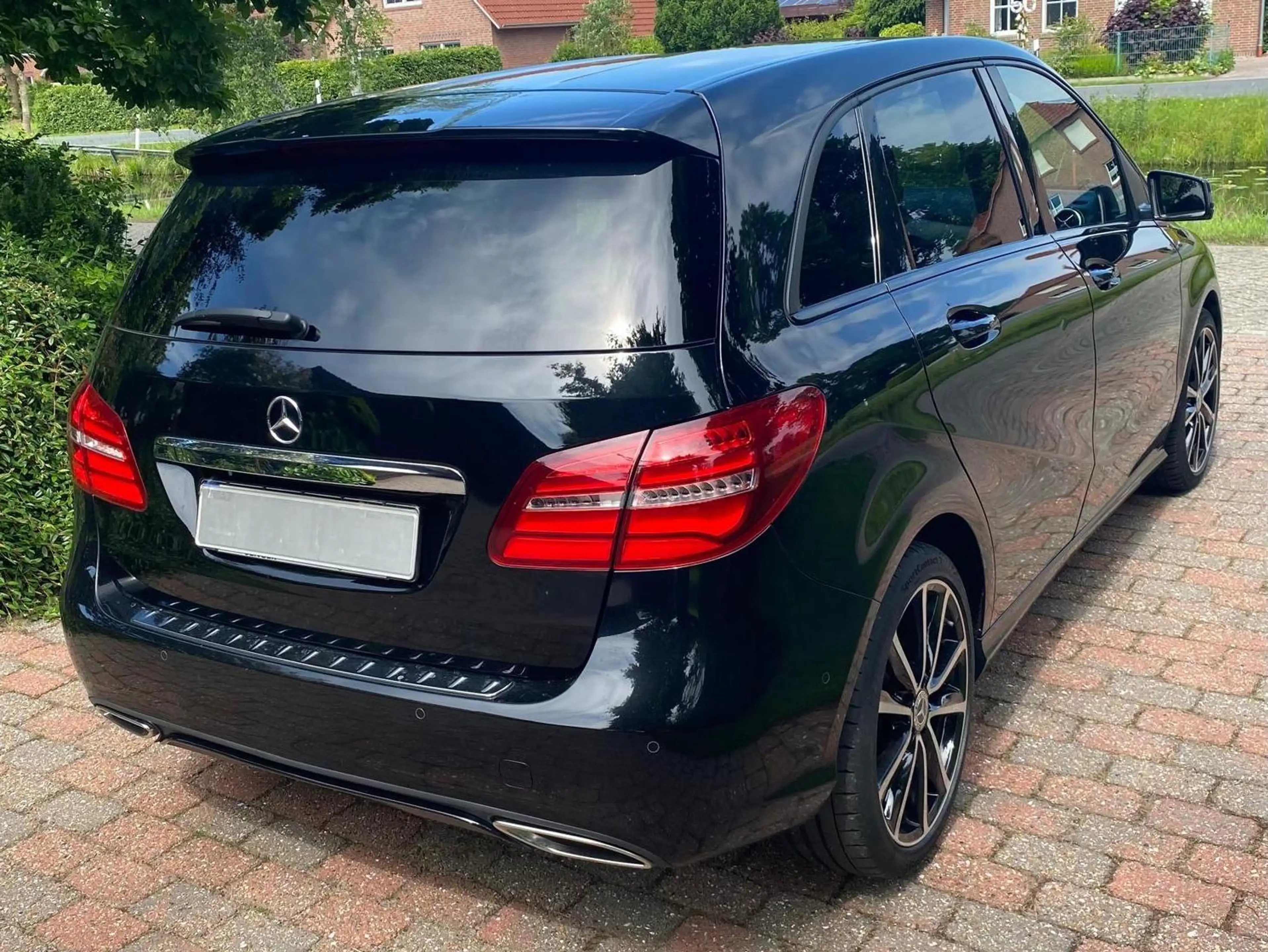 Mercedes-Benz B 220 B-Klasse Diesel d 4Matic 7G-DCT Urban — photo 4
