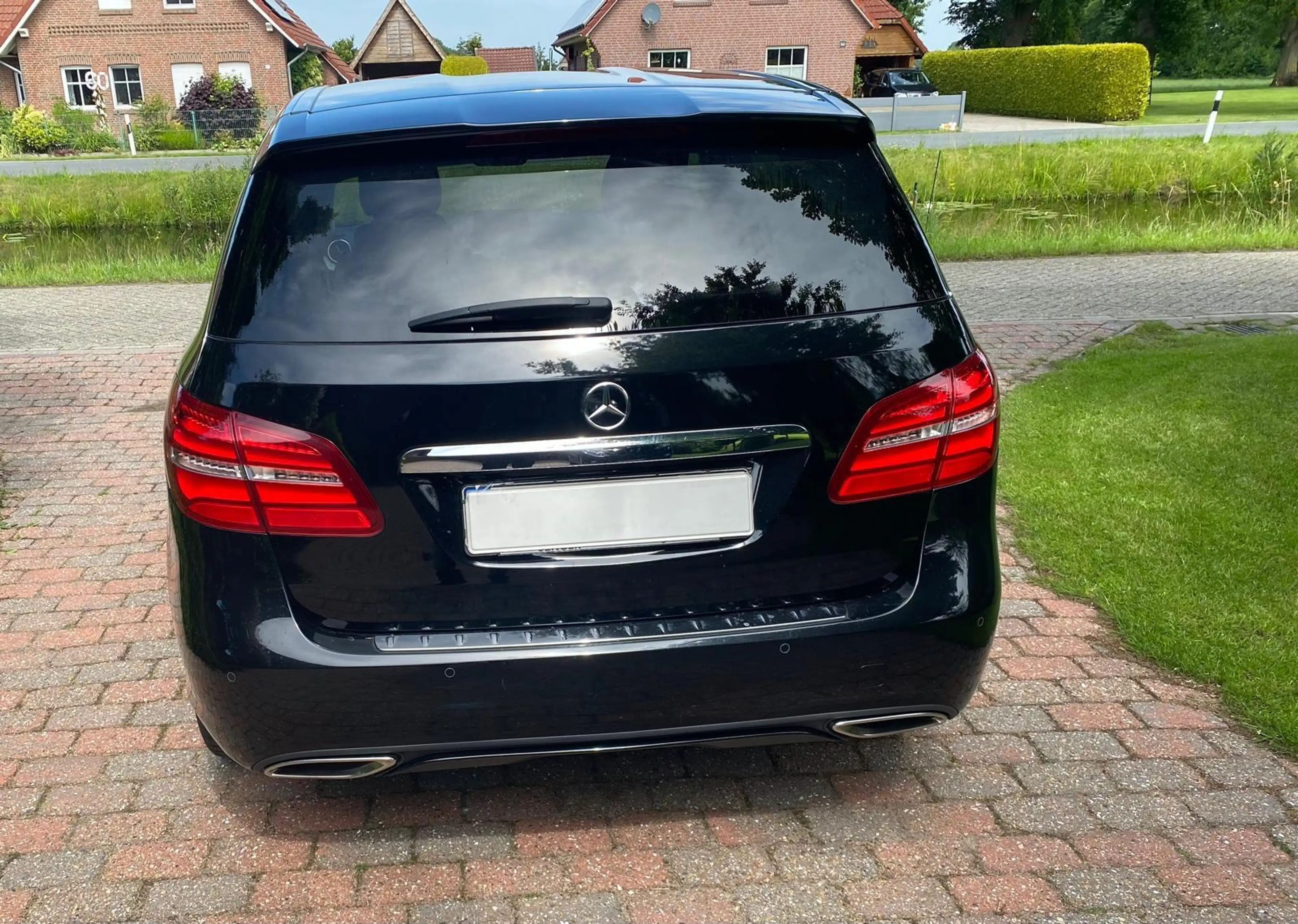 Mercedes-Benz B 220 B-Klasse Diesel d 4Matic 7G-DCT Urban — photo 3