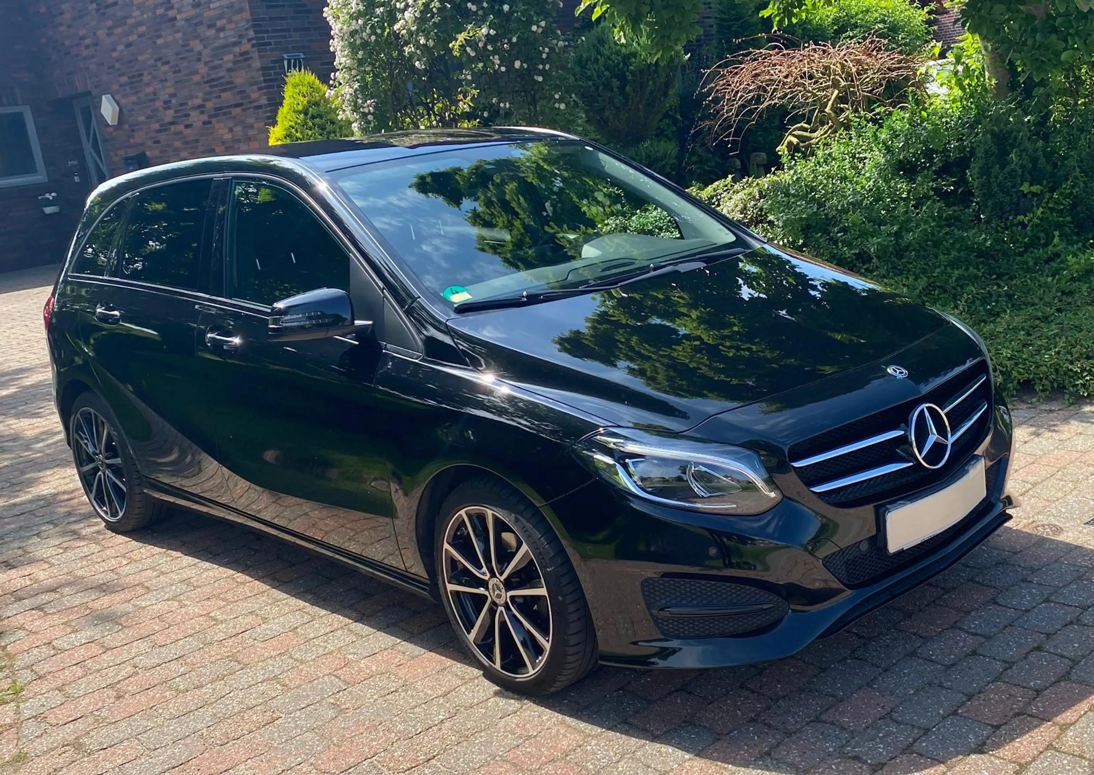 Mercedes-Benz B 220 B-Klasse Diesel d 4Matic 7G-DCT Urban — photo 2