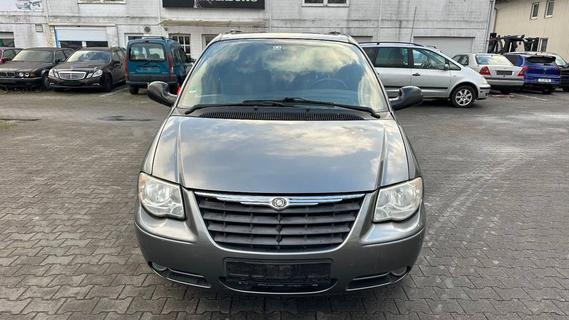Chrysler Voyager Comfort Gris - 2