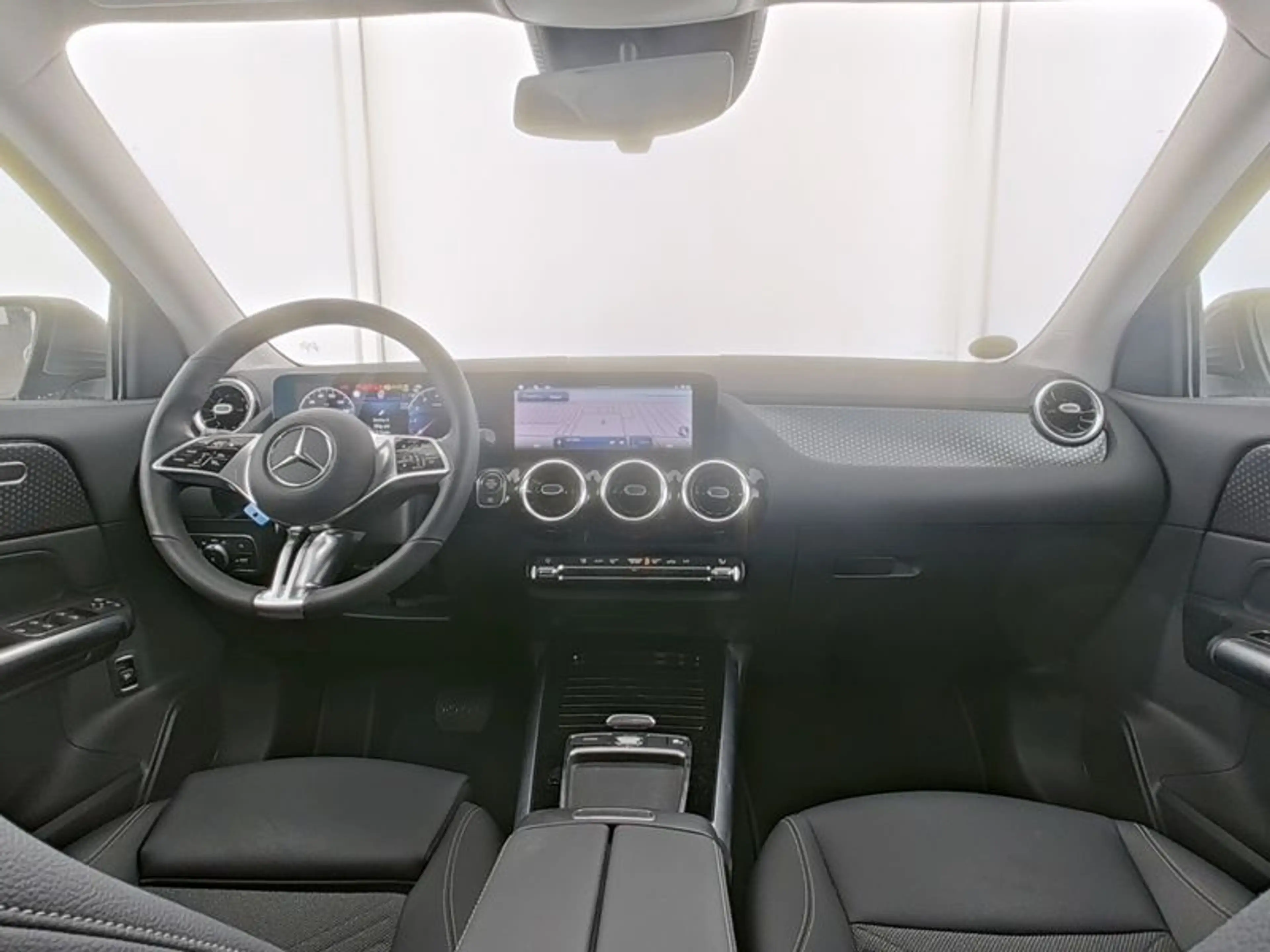 Mercedes-Benz GLA 200 PROGRESSIVE ADVANCED, 360°, Totwinkel, Winter — photo 7