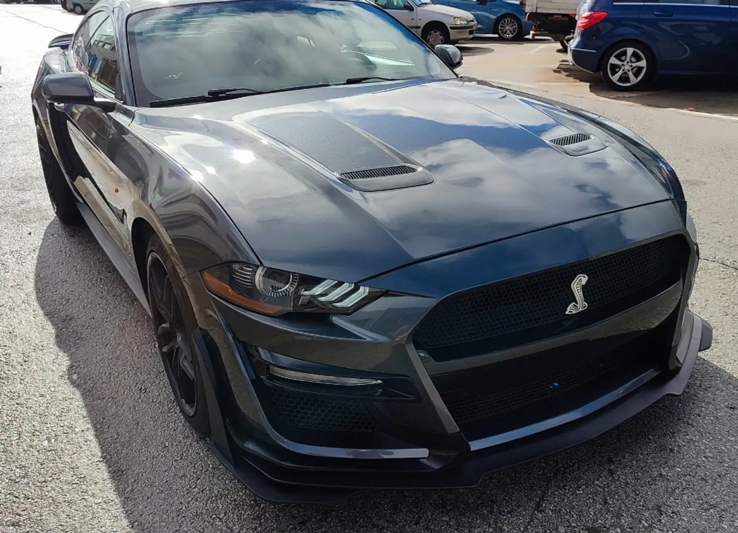 Ford Mustang Aut. Gris - 2