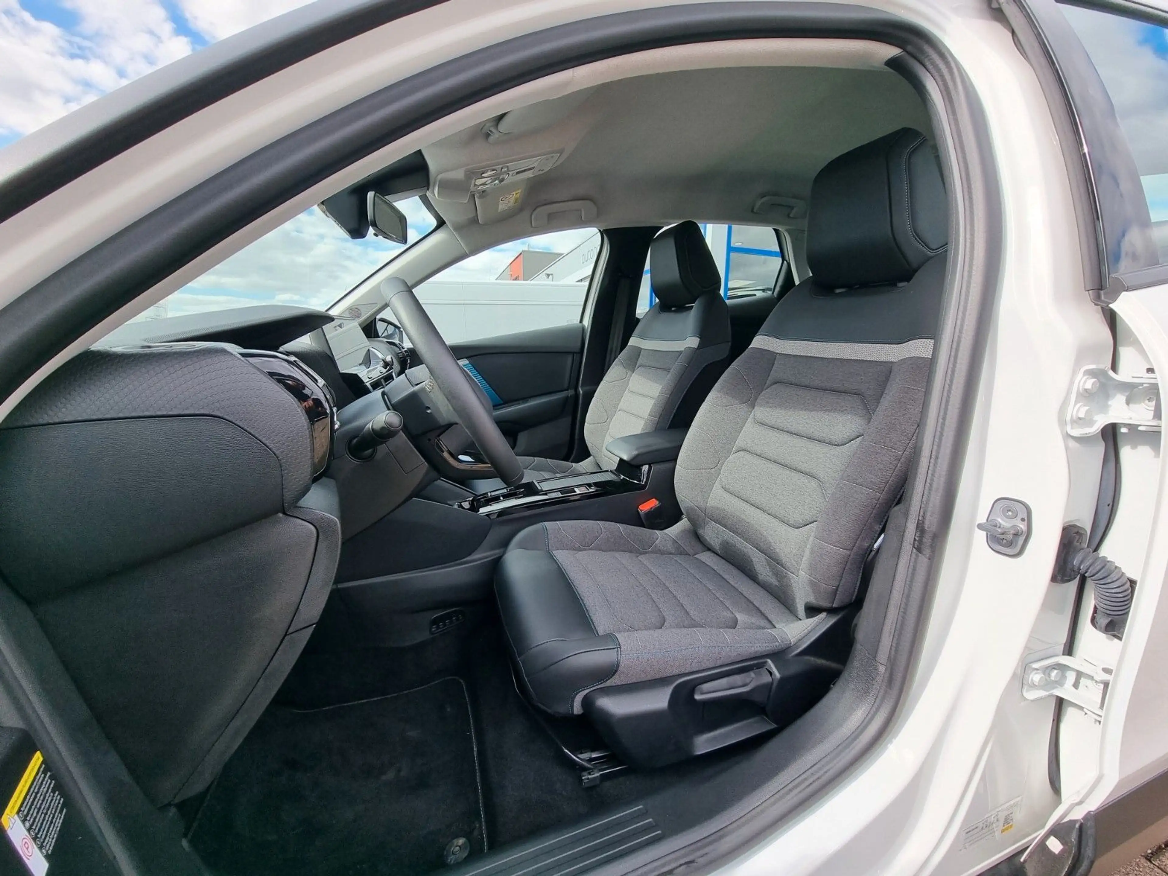 Citroen C4 Lim. ë- Feel Pack *KLIMA*TEMPO*CAM*NAVI*SHZ* — photo 11