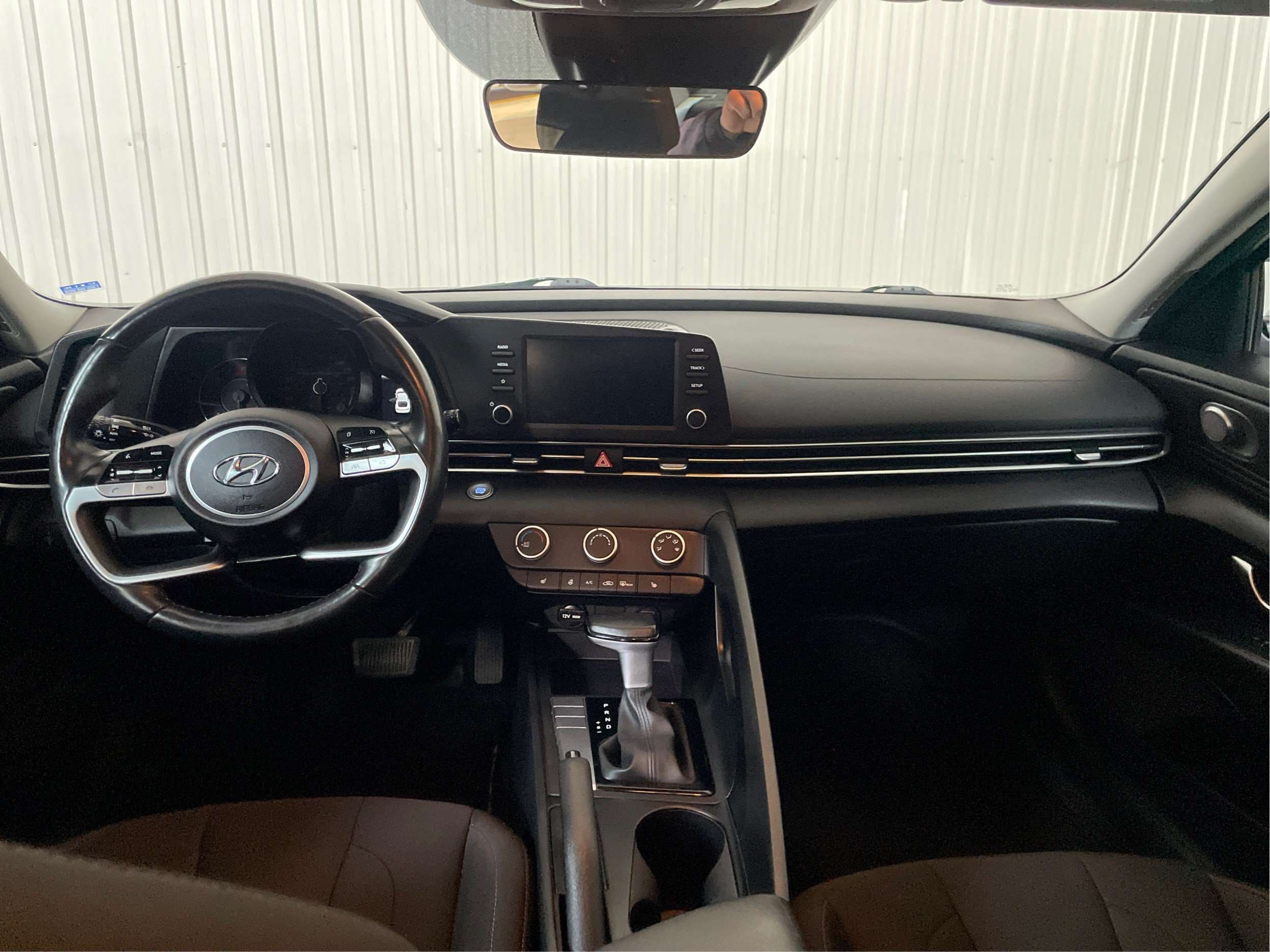 2023 Hyundai Elantra Preferred IVT — снимка 1