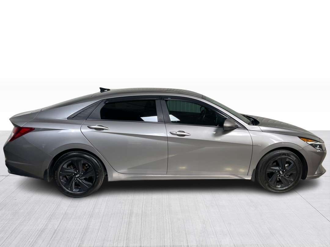 2023 Hyundai Elantra Preferred IVT — снимка 1