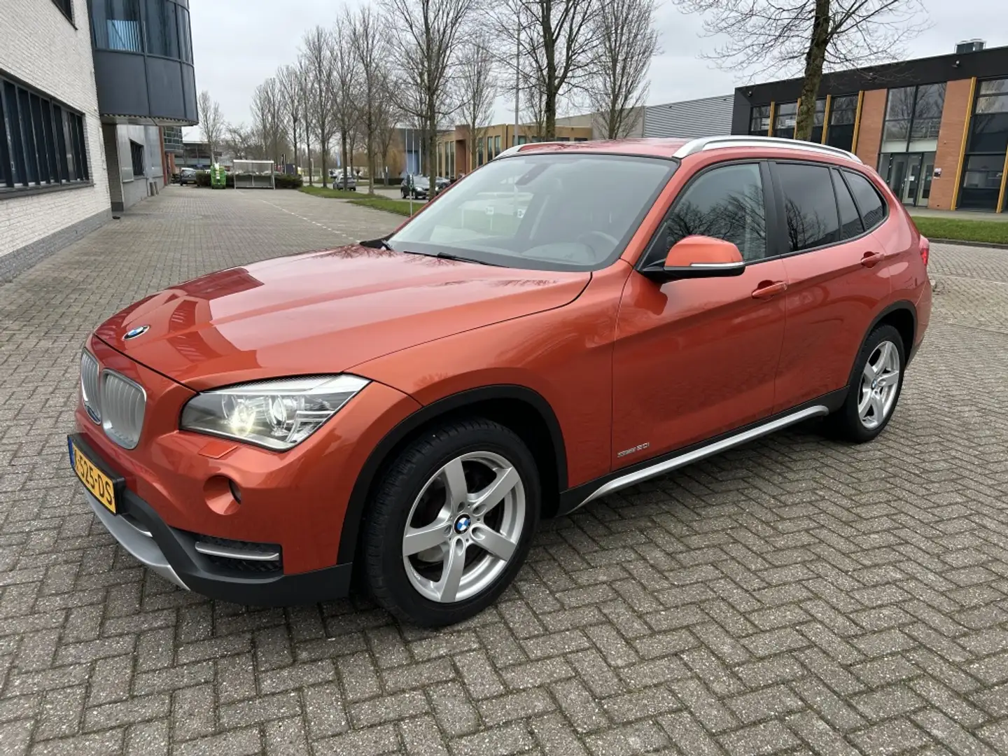 BMW X1 sDrive20i Executive XENON STOELVW PDC CRUISE. Rouge - 1