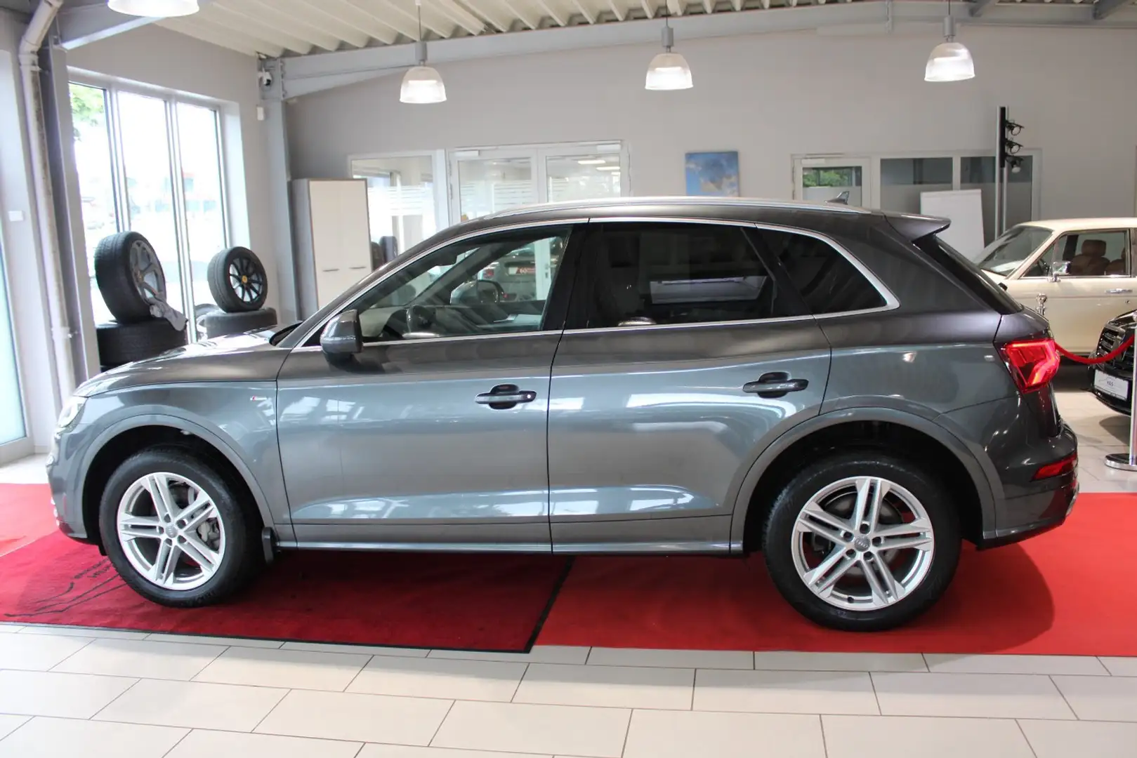 Audi Q5 40 TDI S-Line quattro *AHK/STANDHEIZ.* Grey - 2