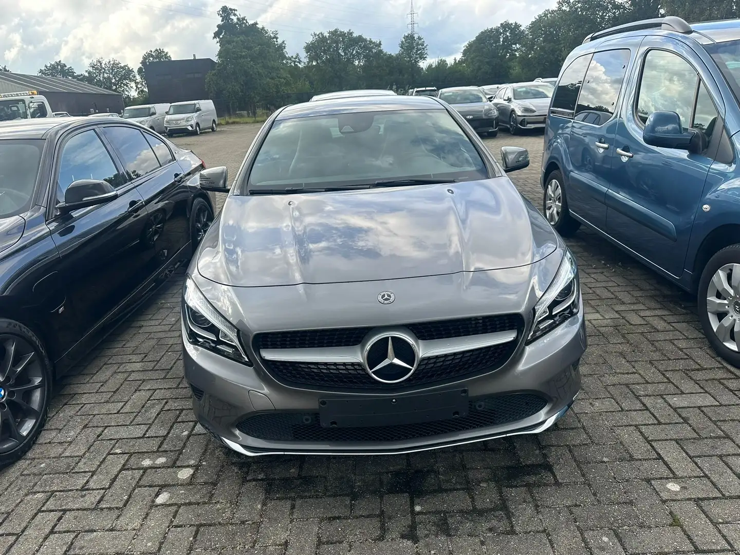 Mercedes-Benz CLA 180 Grijs - 1