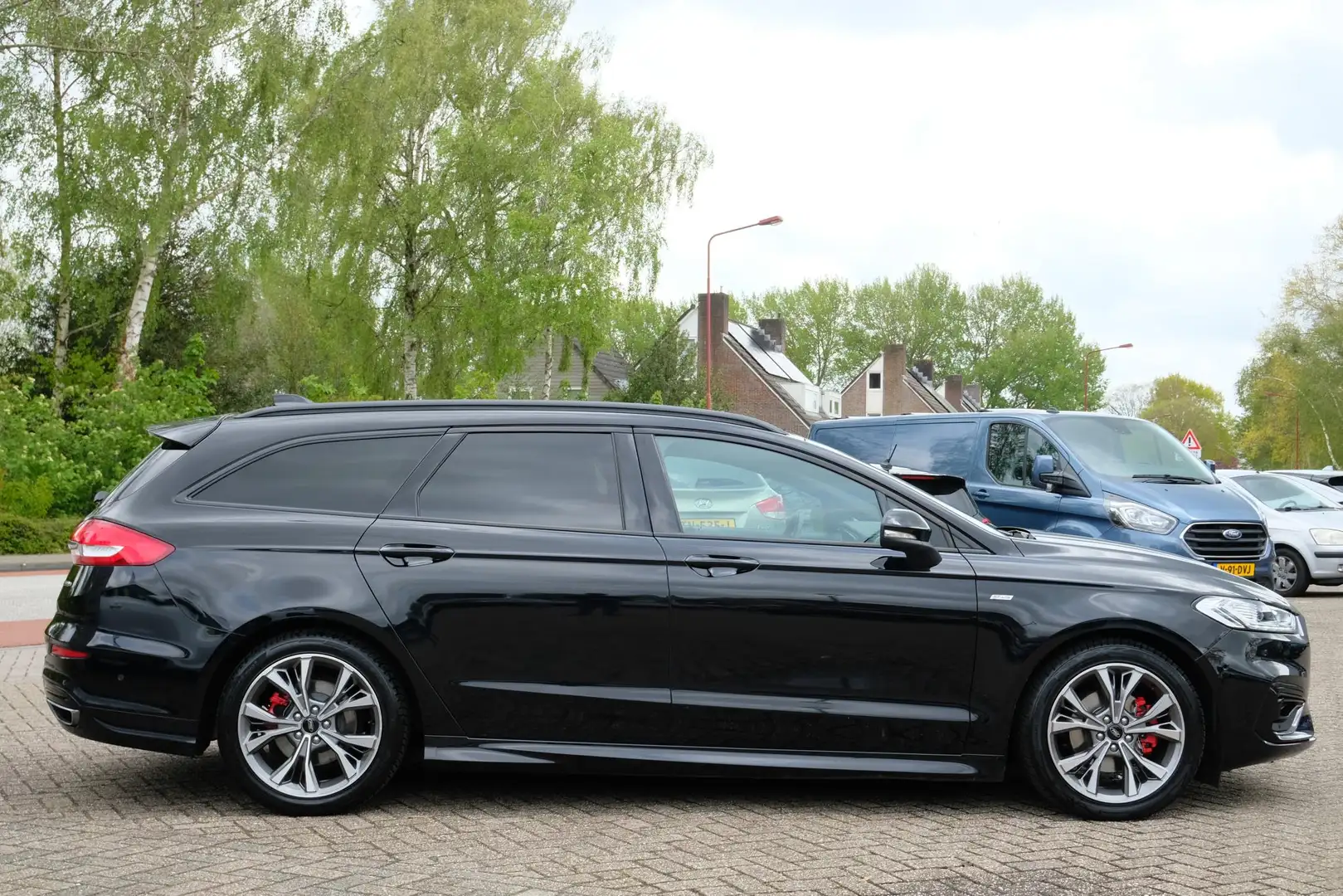 Ford Mondeo Wagon 2.0 IVCT HEV ST-Line 187pk Automaat  | Panor Zwart - 2