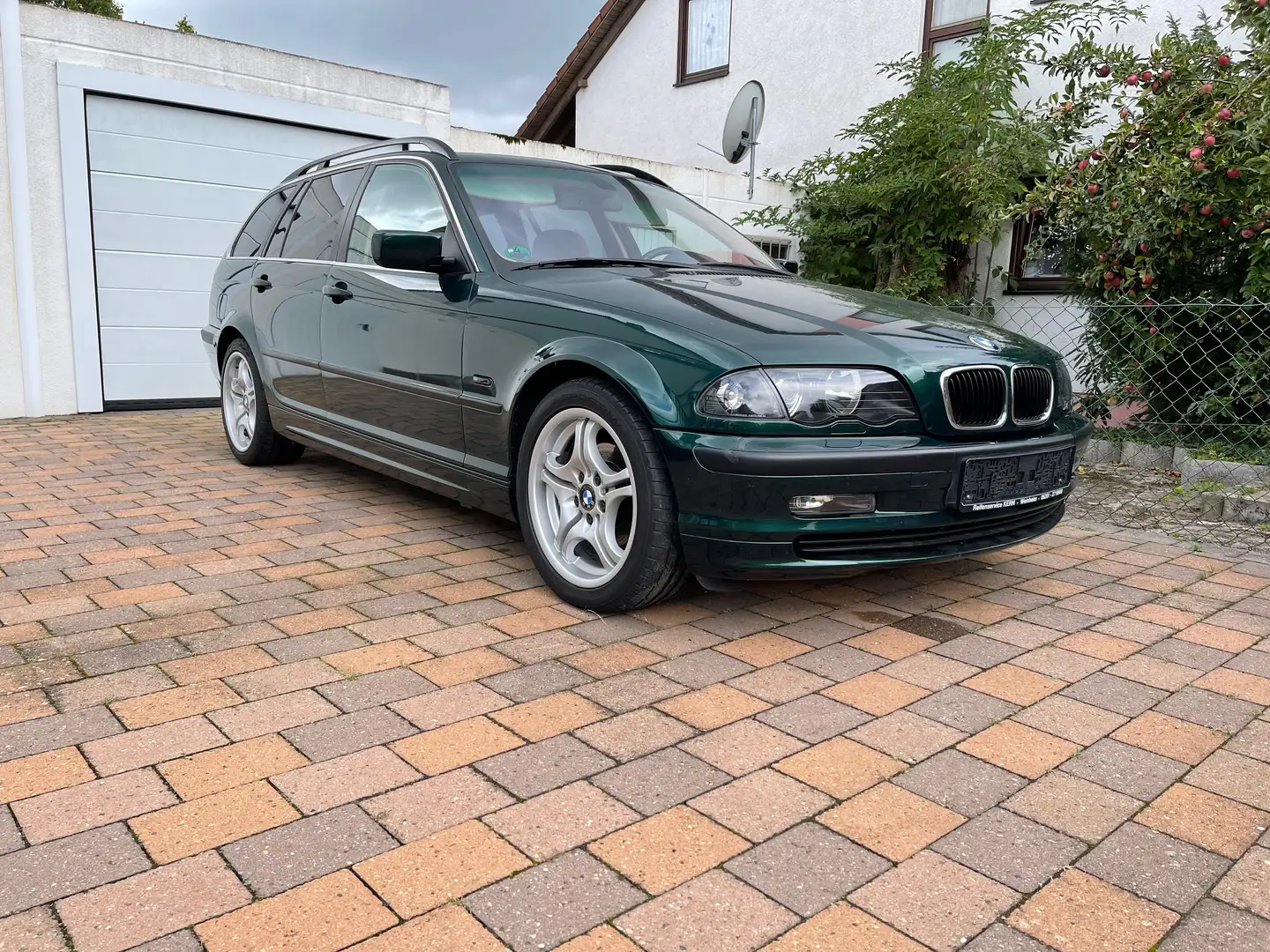 BMW 320 Grün - 1