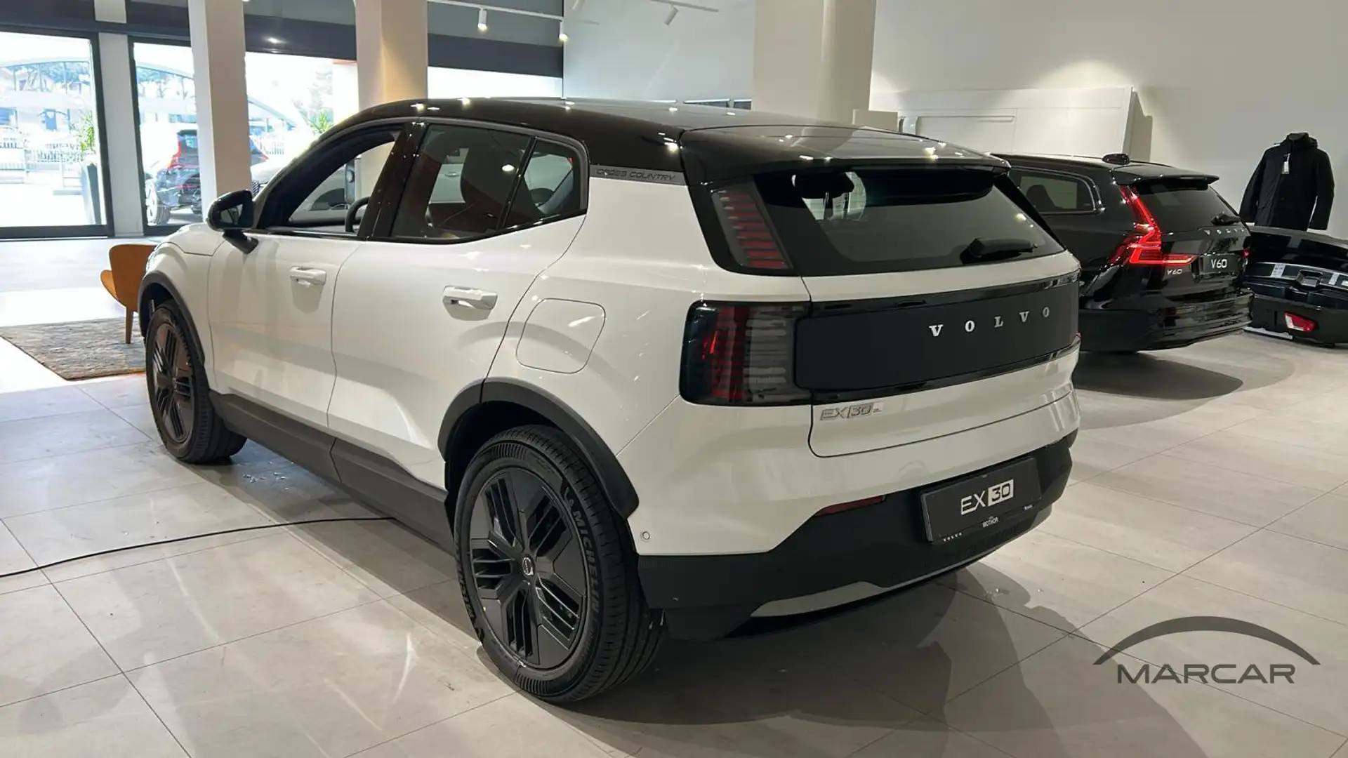 Volvo EX30 EX30 Cross Country Twin Motor Performance AWD Ult Bianco - 2