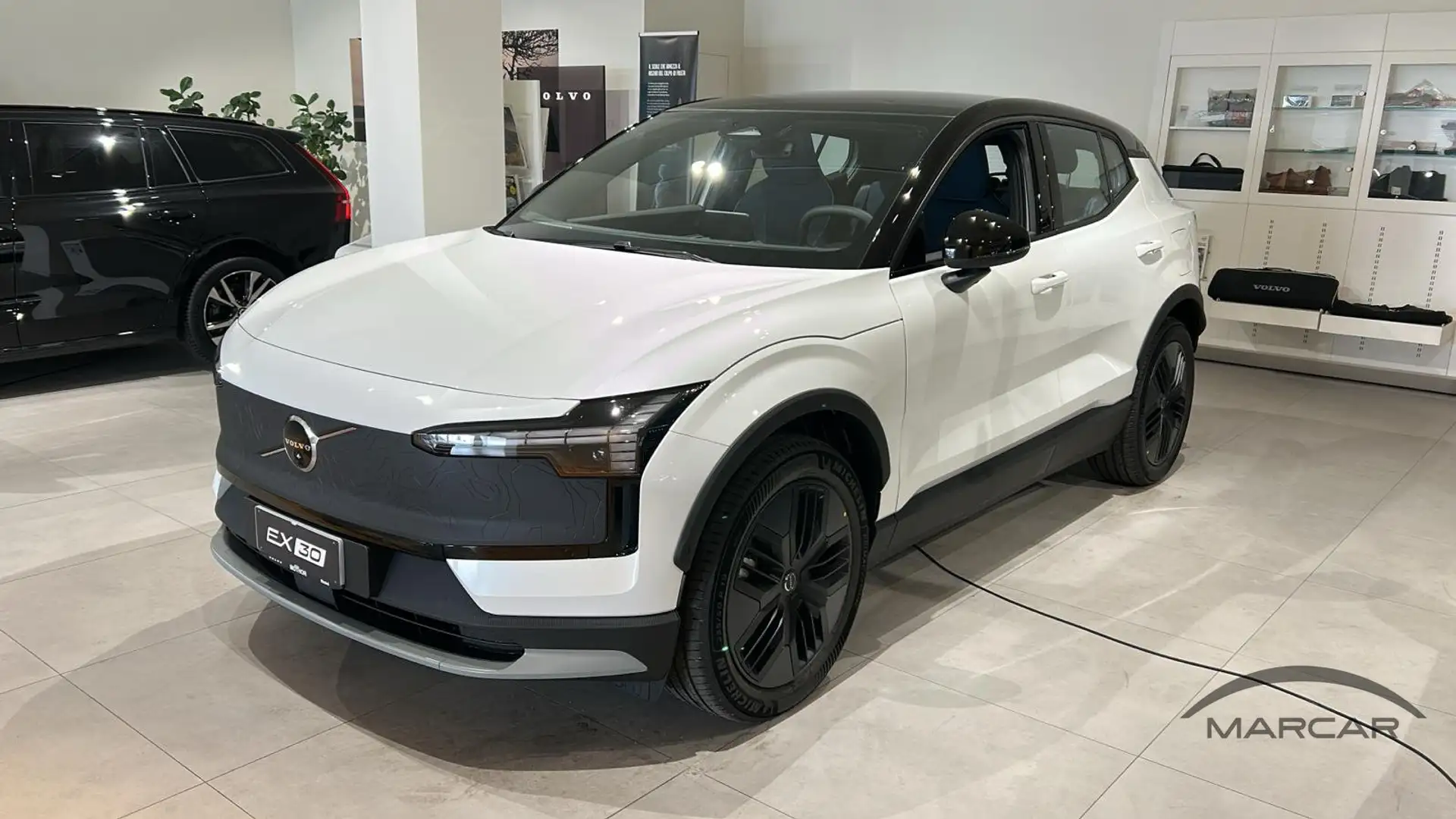 Volvo EX30 EX30 Cross Country Twin Motor Performance AWD Ult Bianco - 1