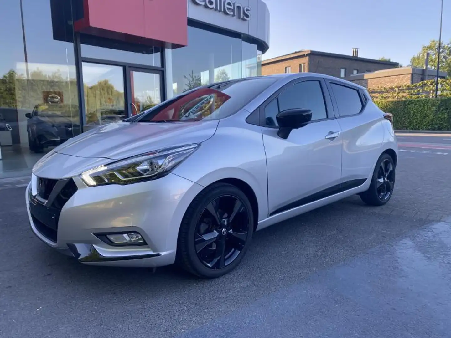Nissan Micra Tekna Zilver - 1